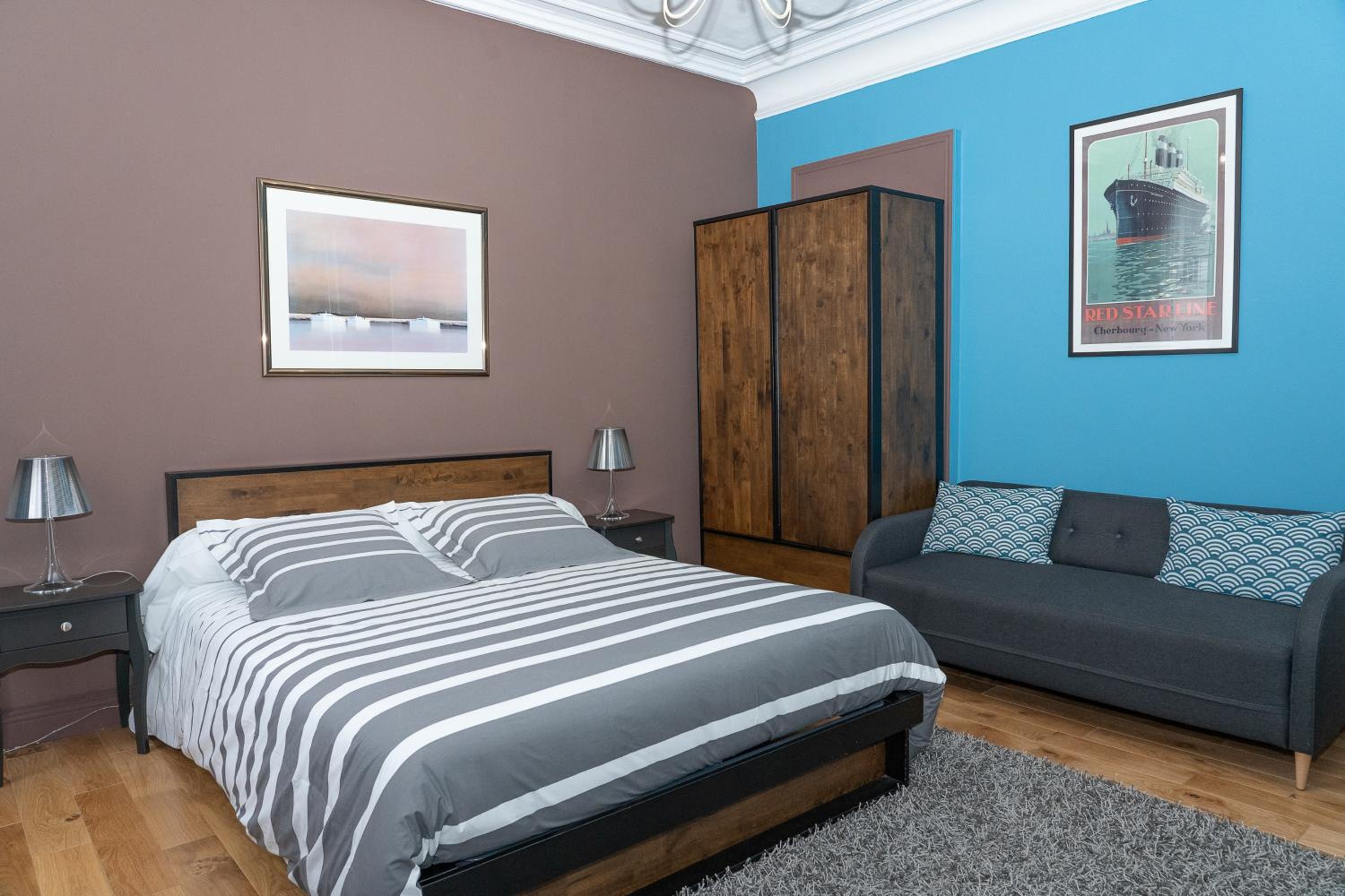Double Room with Private Bathroom - Photo 2