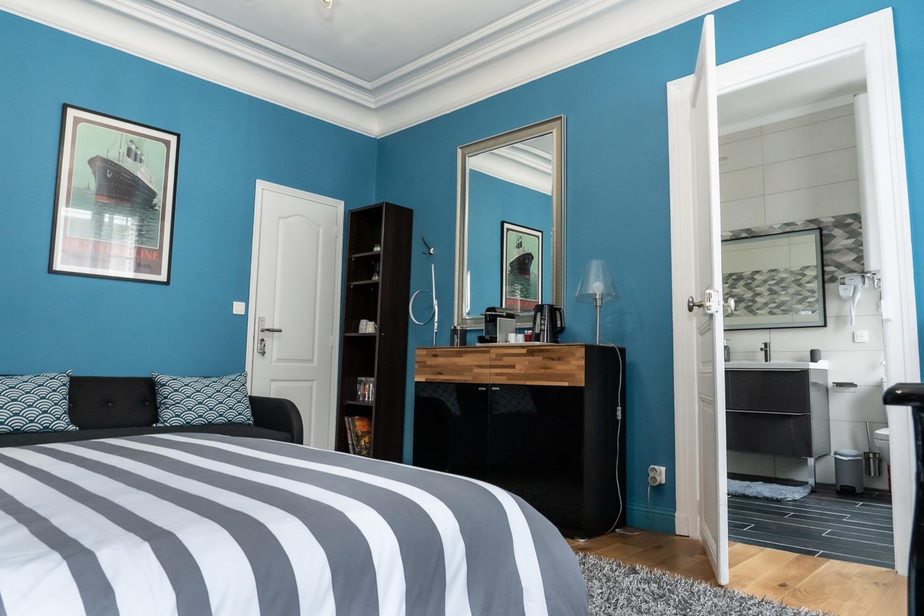 Double Room with Private Bathroom - Photo 3