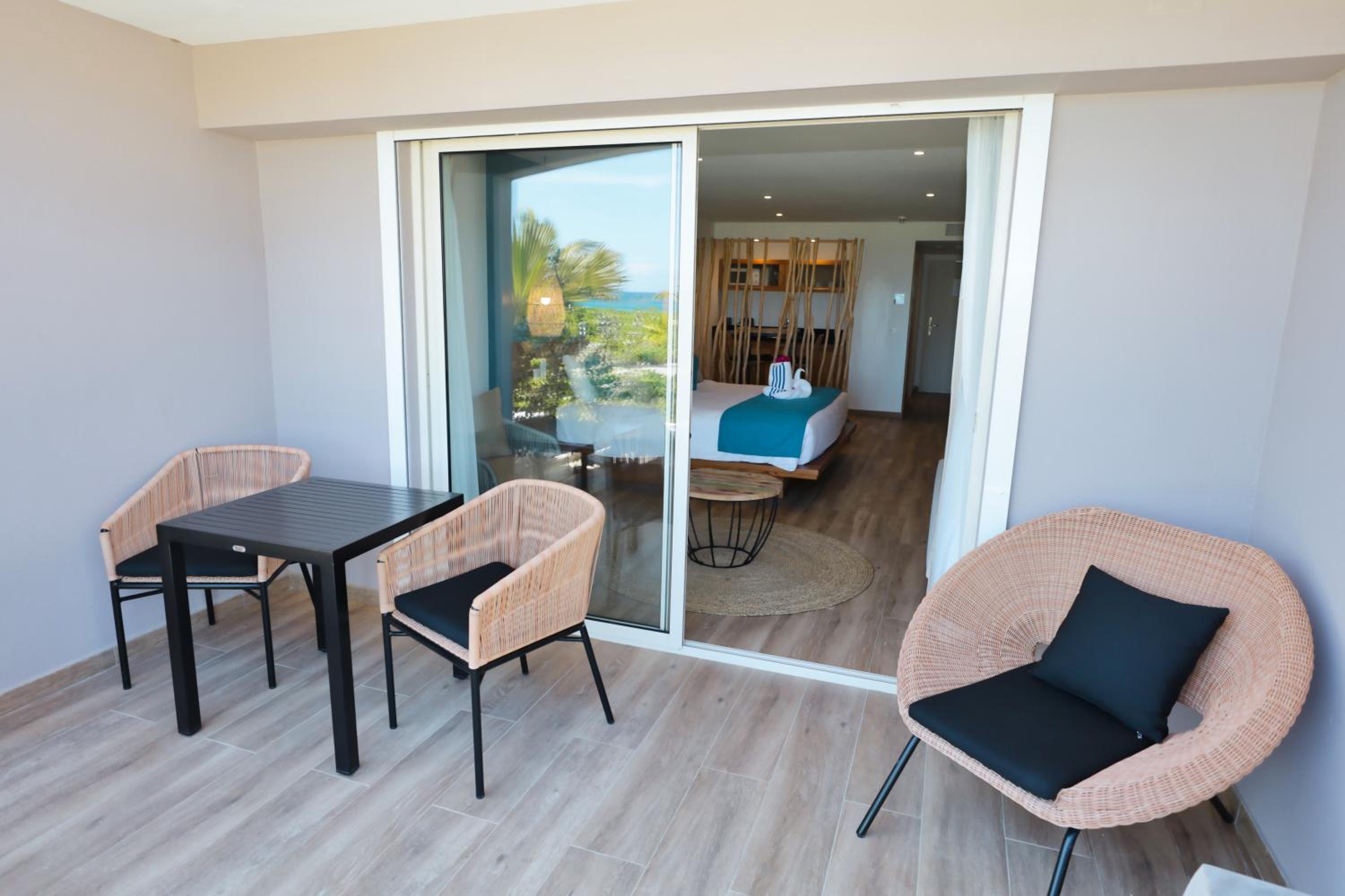 Deluxe Junior Suite - Photo 2