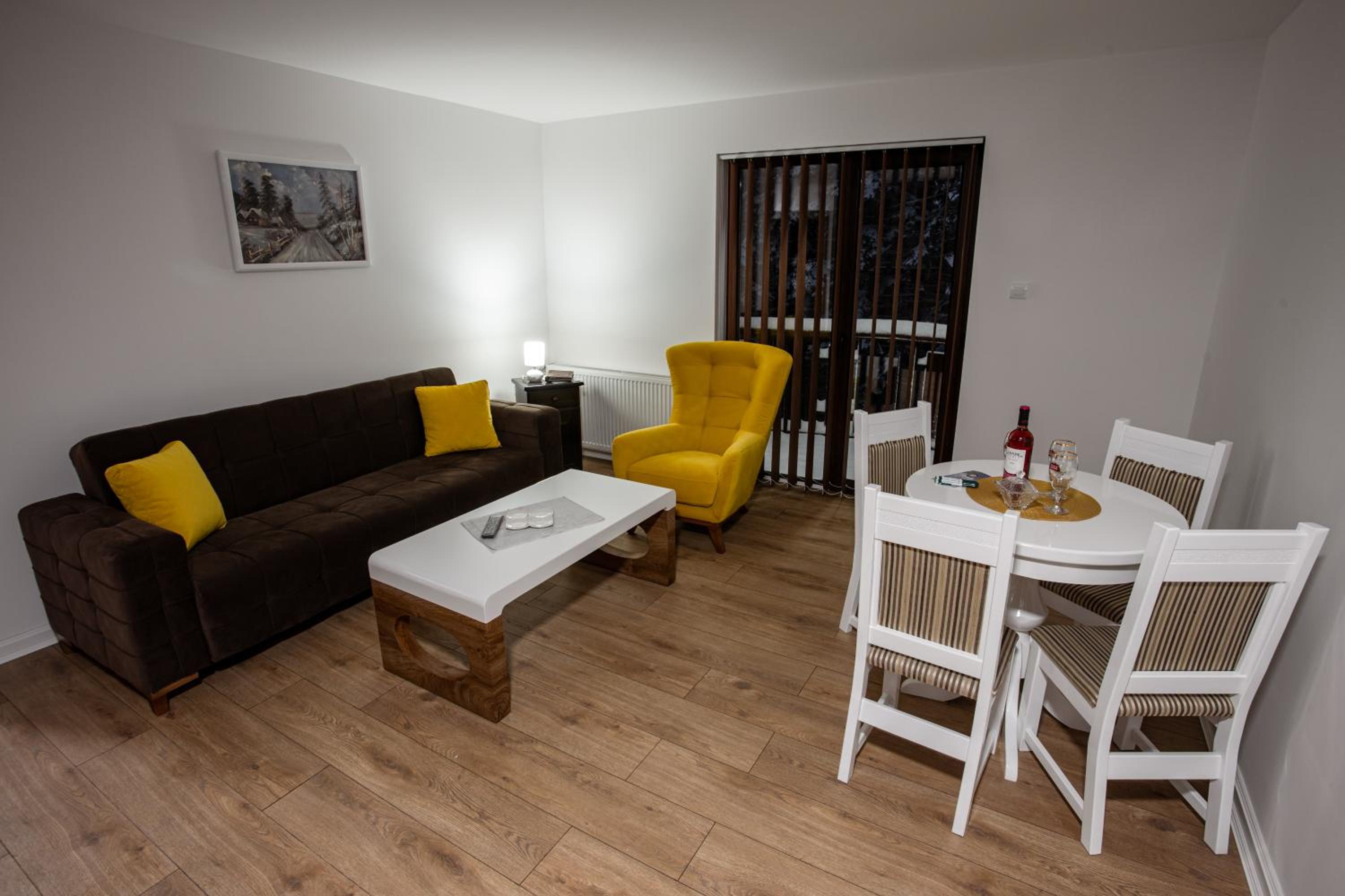 Apartment with Mountain View photo 3
