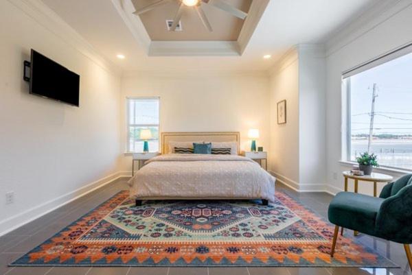 Three-Bedroom House - Photo 1