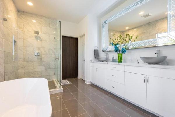 Three-Bedroom House - Photo 40
