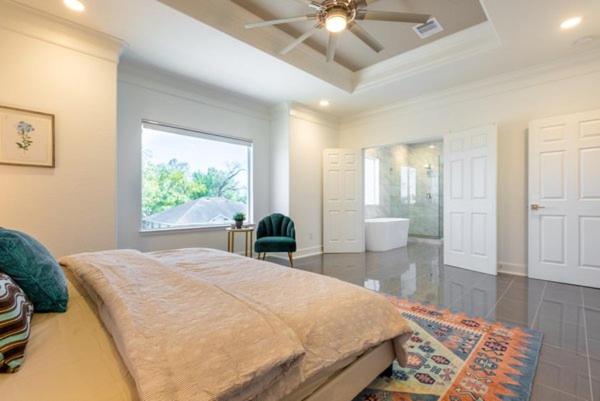 Three-Bedroom House - Photo 6
