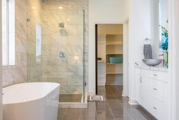Three-Bedroom House - Photo 35