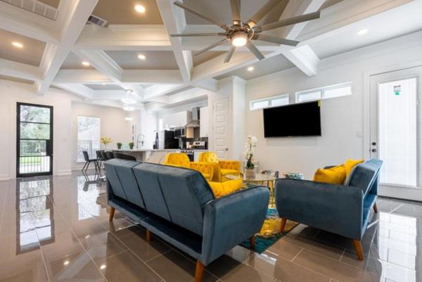 Three-Bedroom House - Photo 37