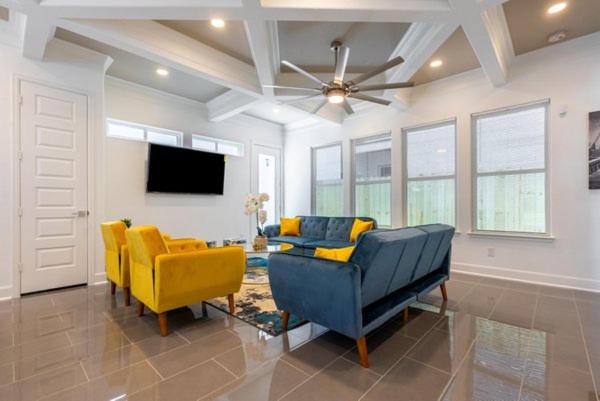 Three-Bedroom House - Photo 14