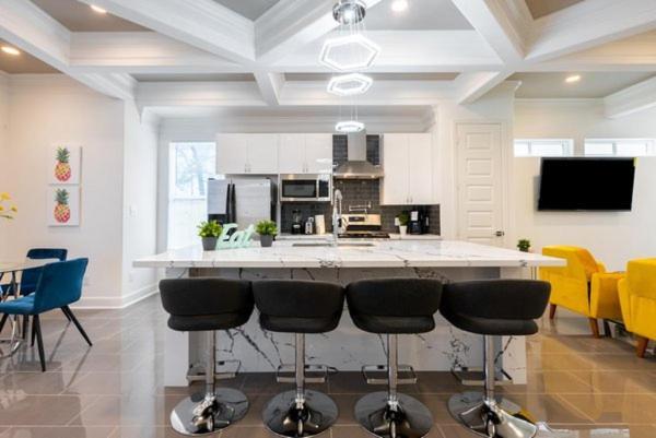 Three-Bedroom House - Photo 24
