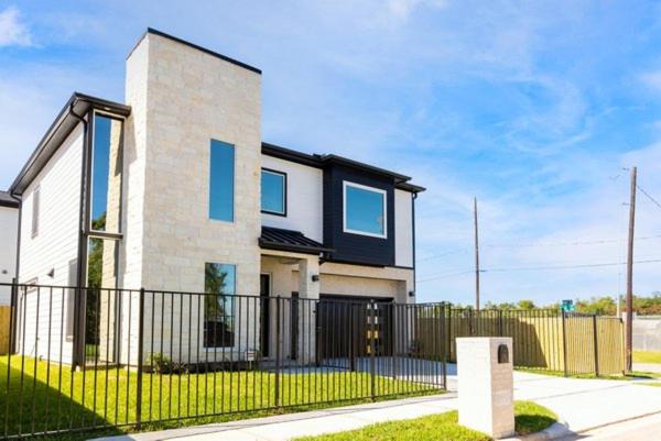 Three-Bedroom House - Photo 45