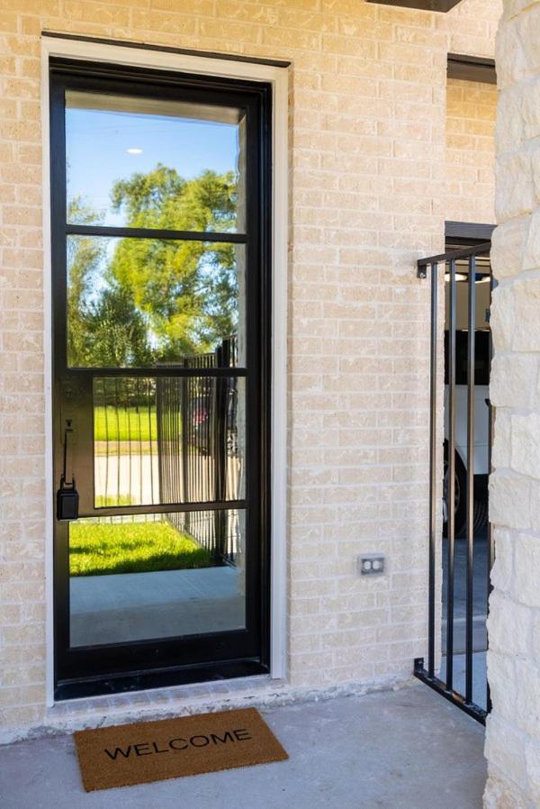 Three-Bedroom House - Photo 4