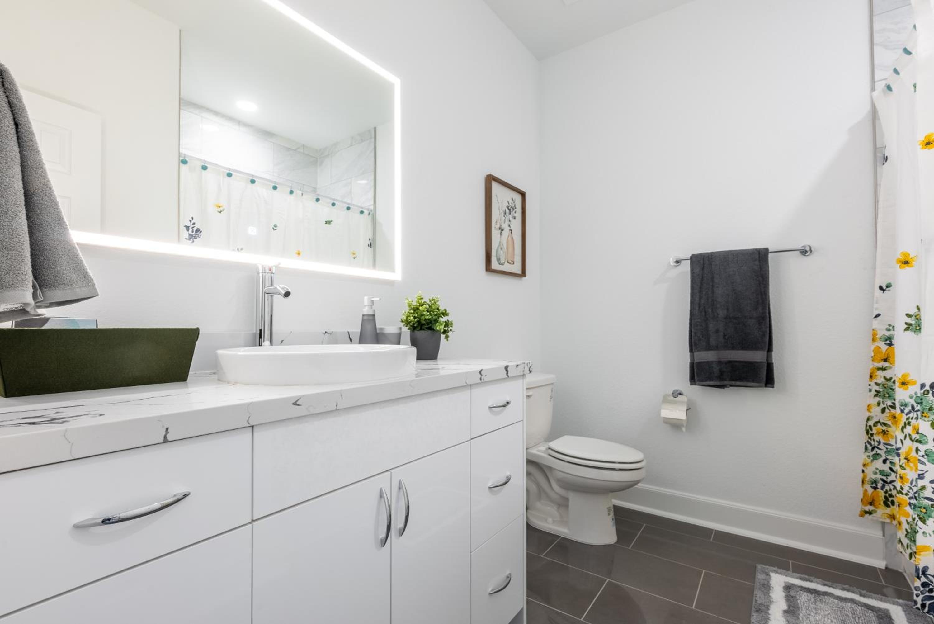 Three-Bedroom House - Photo 9