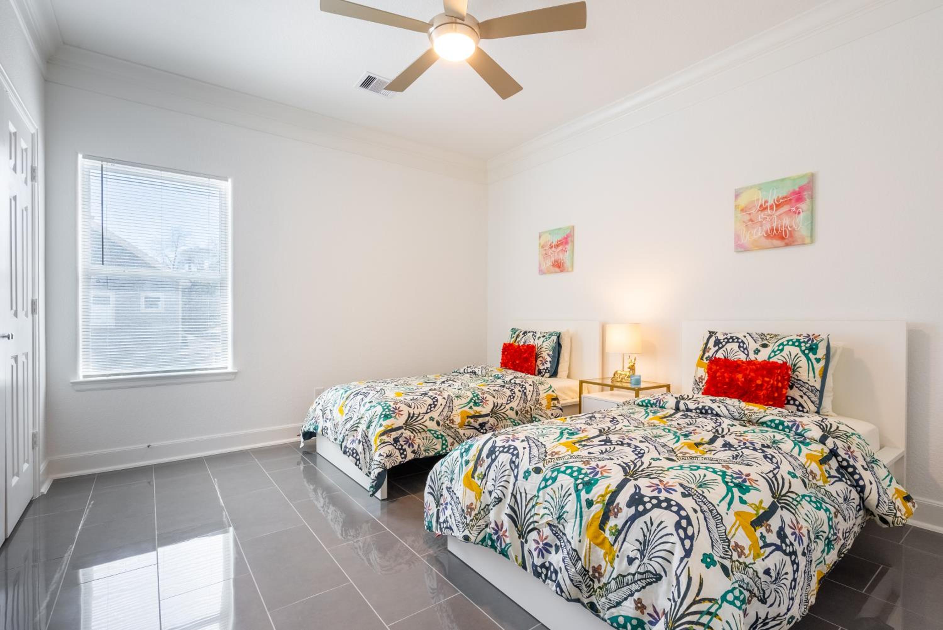 Three-Bedroom House - Photo 5