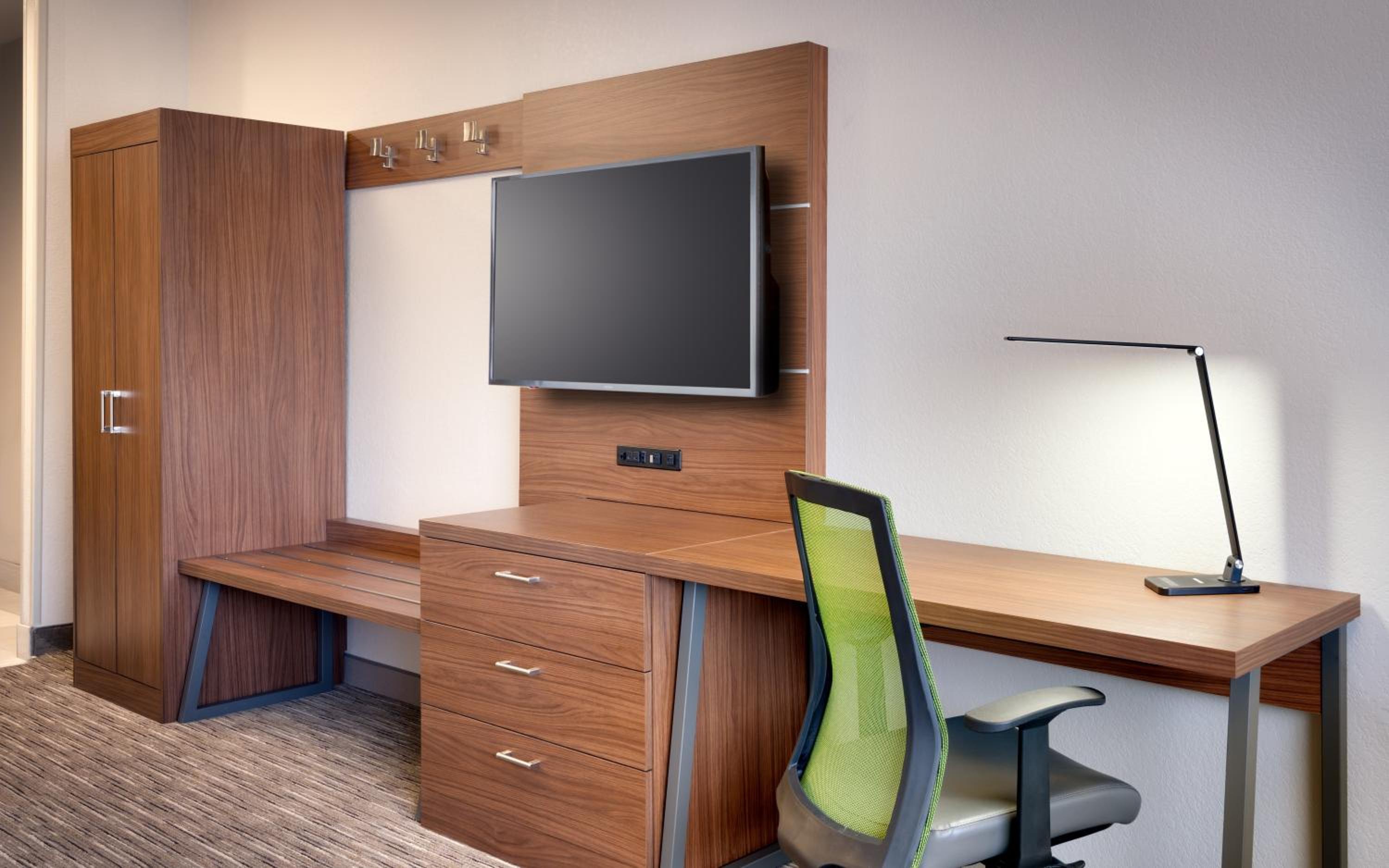 Standard King Room - Photo 6