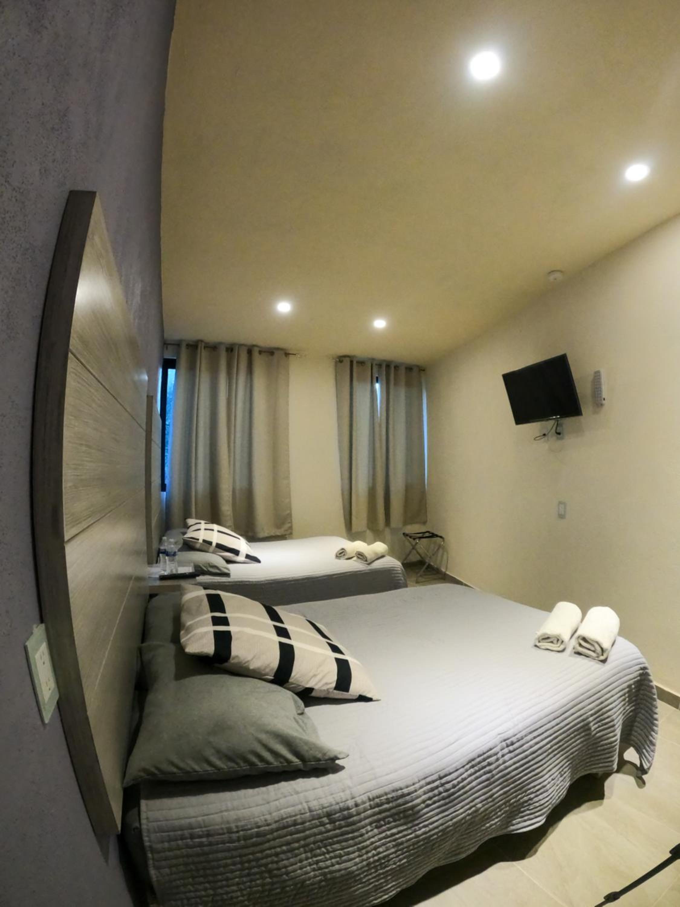 Double Room with Two Double Beds - Photo 3