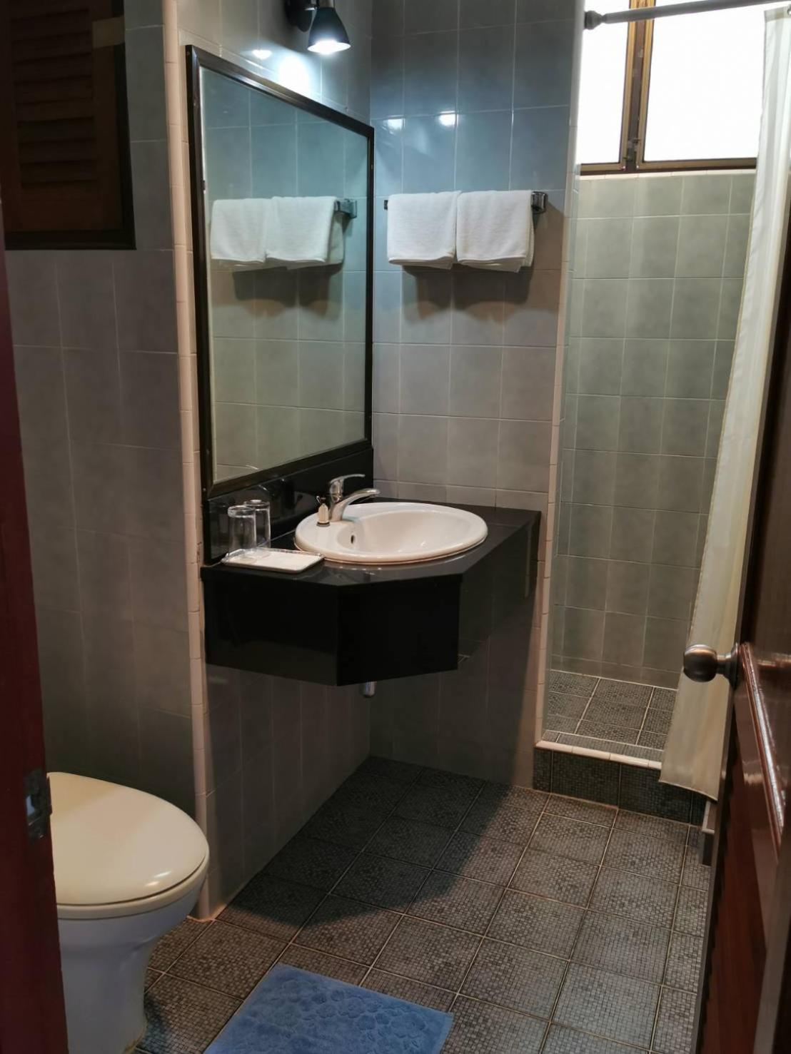 Double or Twin Room with Balcony - Photo 5