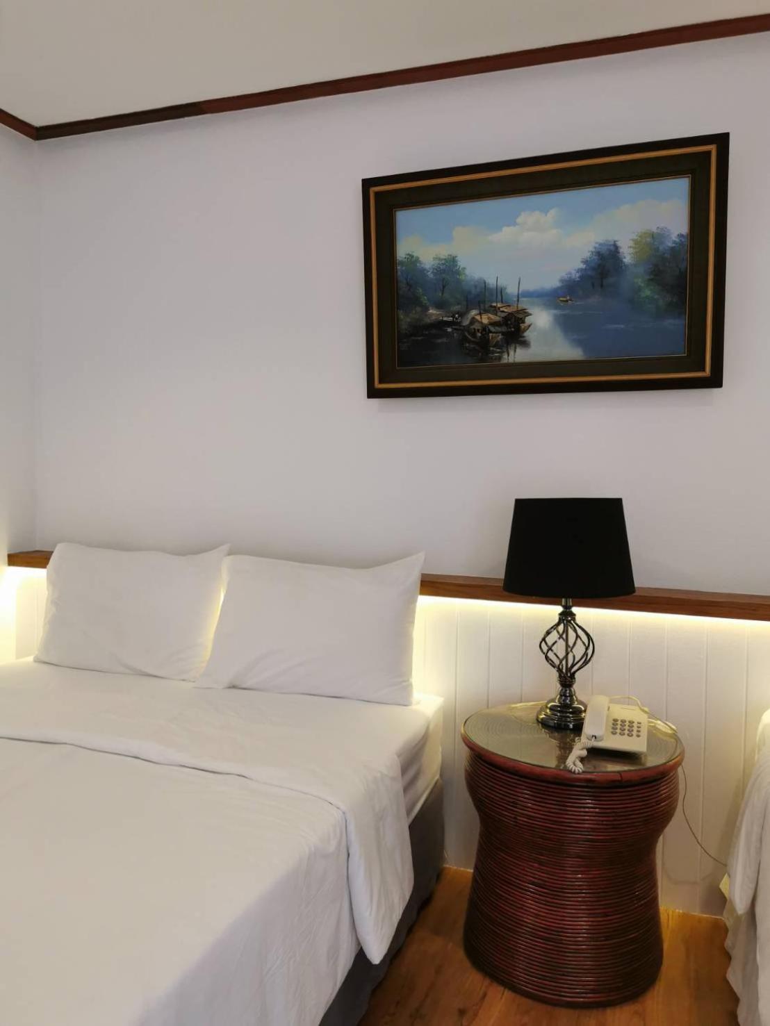Double or Twin Room with Balcony - Photo 8