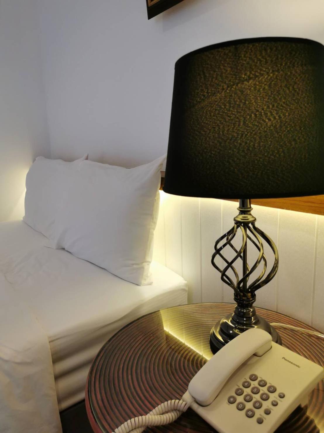 Double or Twin Room with Balcony - Photo 2