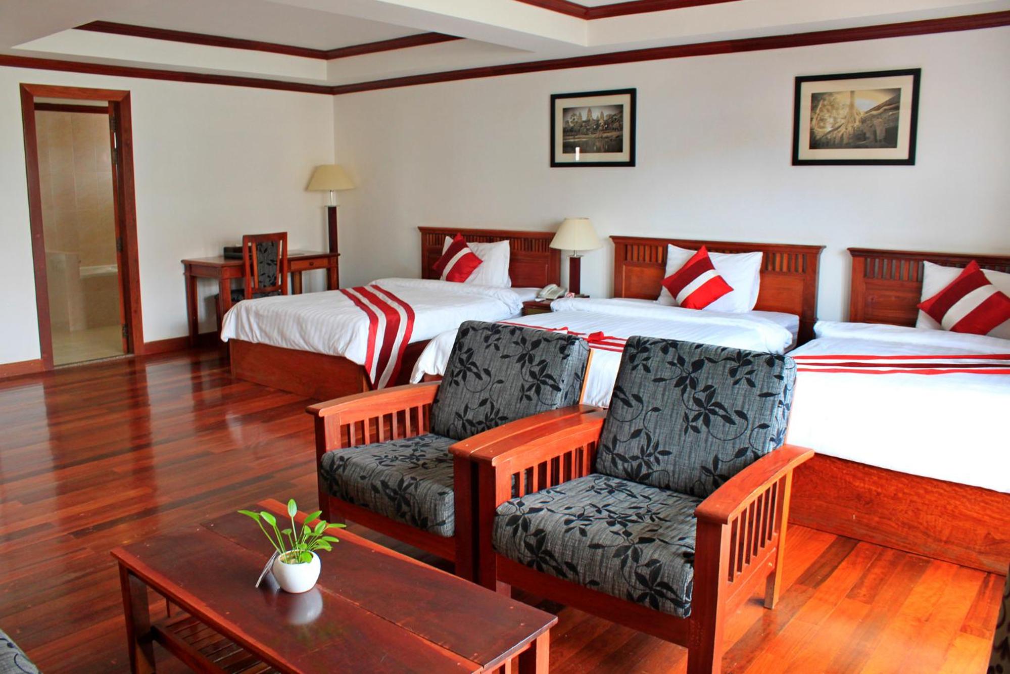 Junior Suite Triple with Balcony photo 2