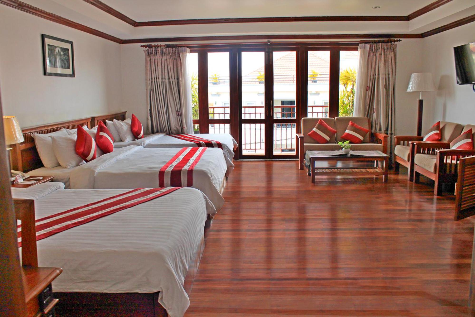 Junior Suite Triple with Balcony photo 1