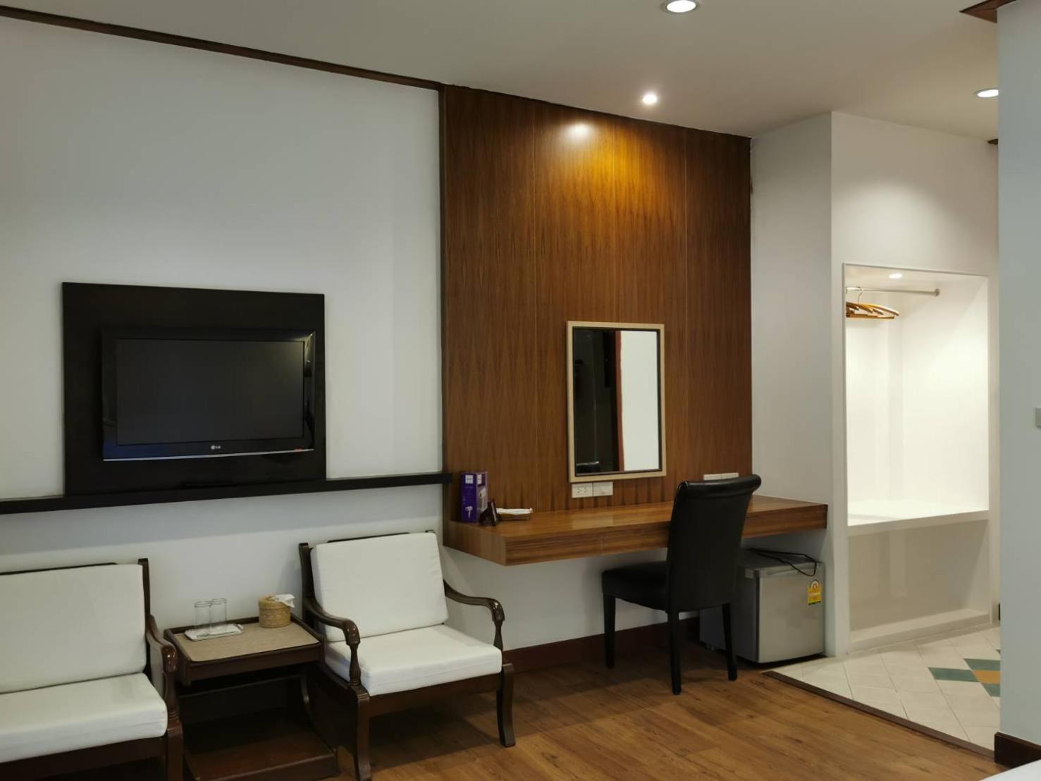 Double or Twin Room with Balcony - Photo 7