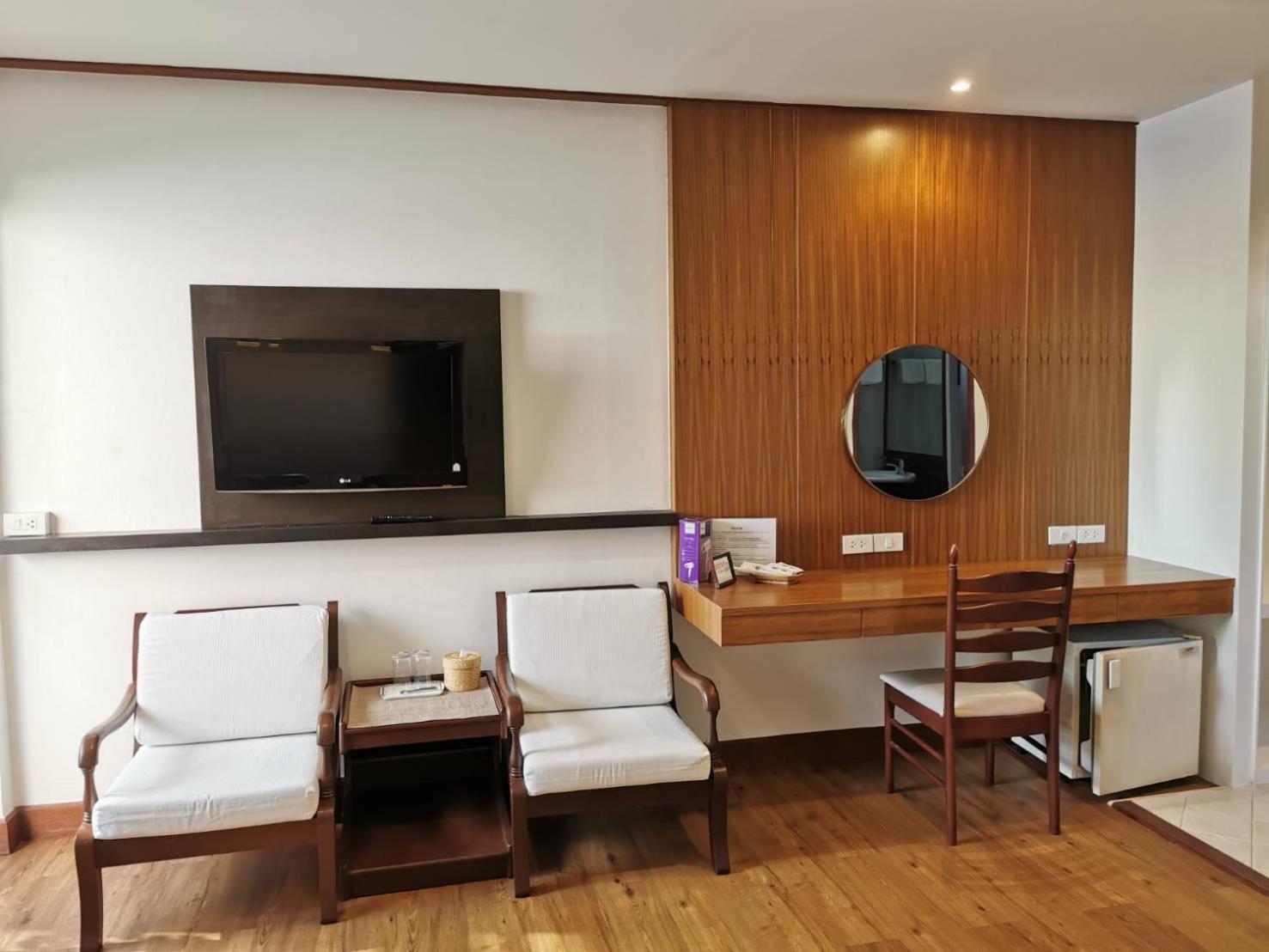Deluxe Double or Twin Room with Balcony - Photo 5