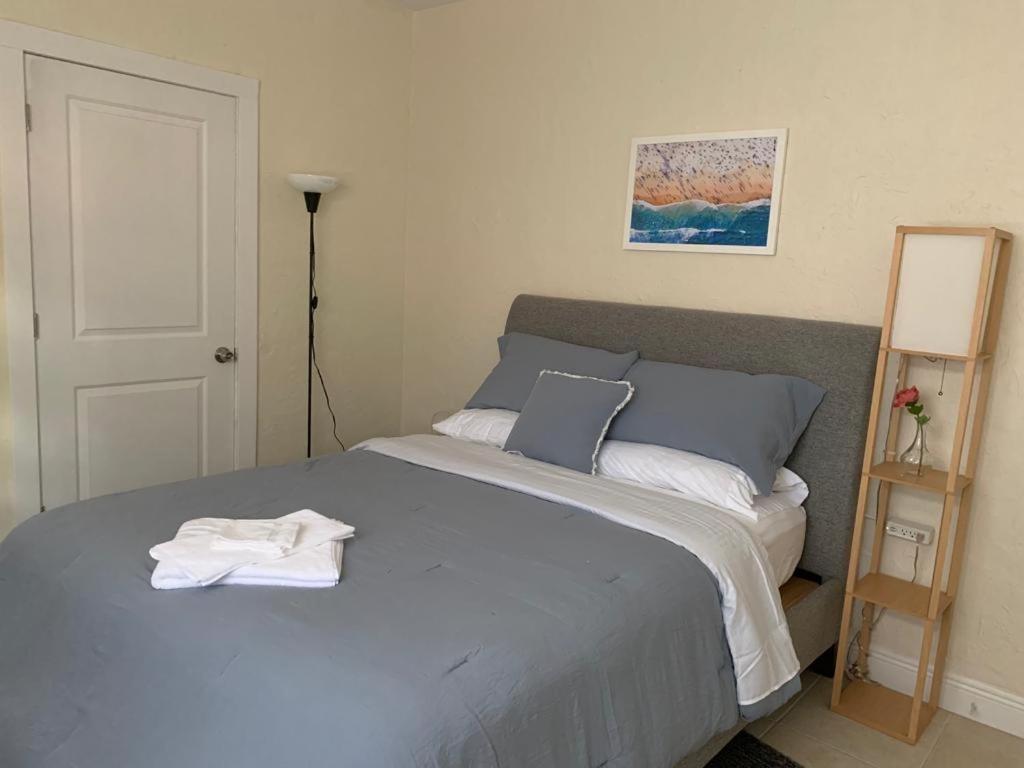 Queen Room photo 2