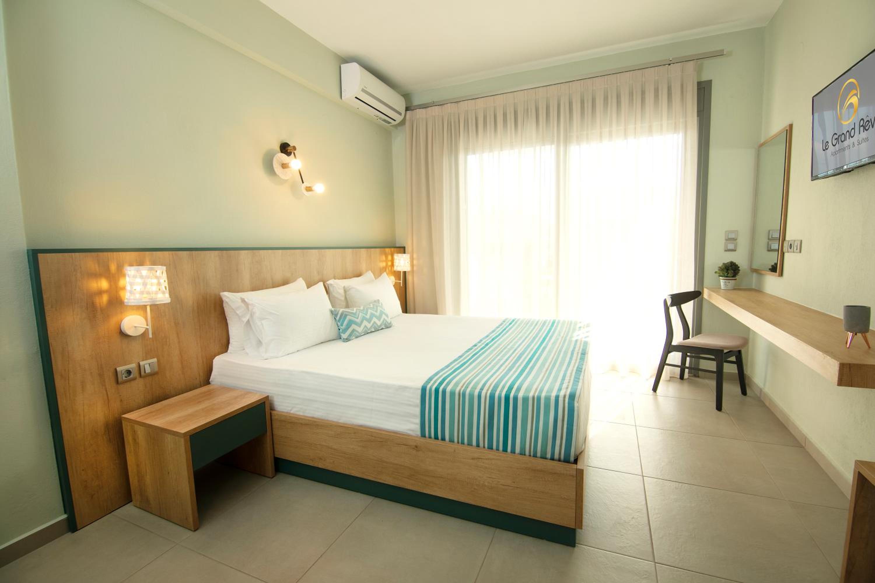 Junior Suite with Pool View