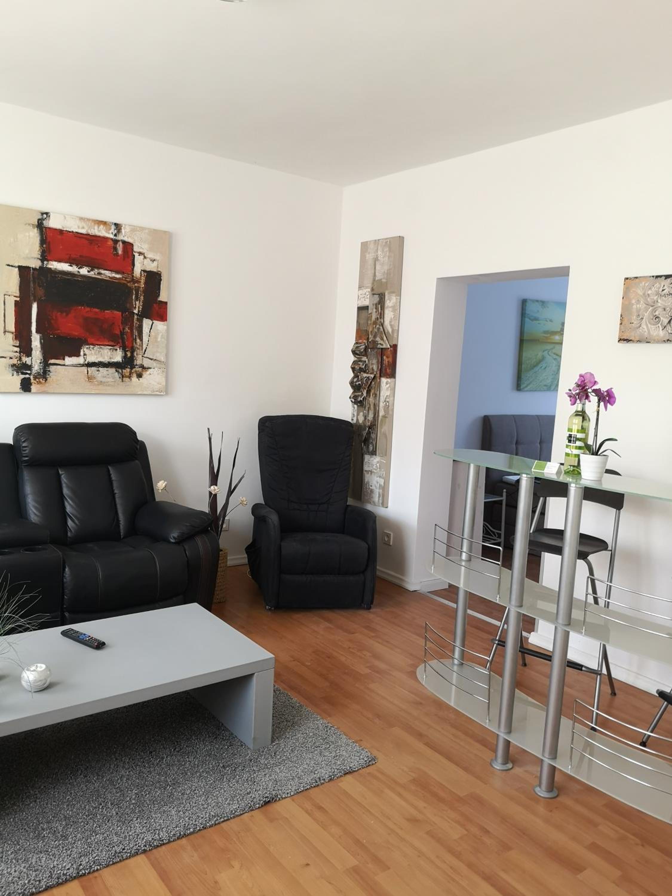 One-Bedroom Apartment photo 1