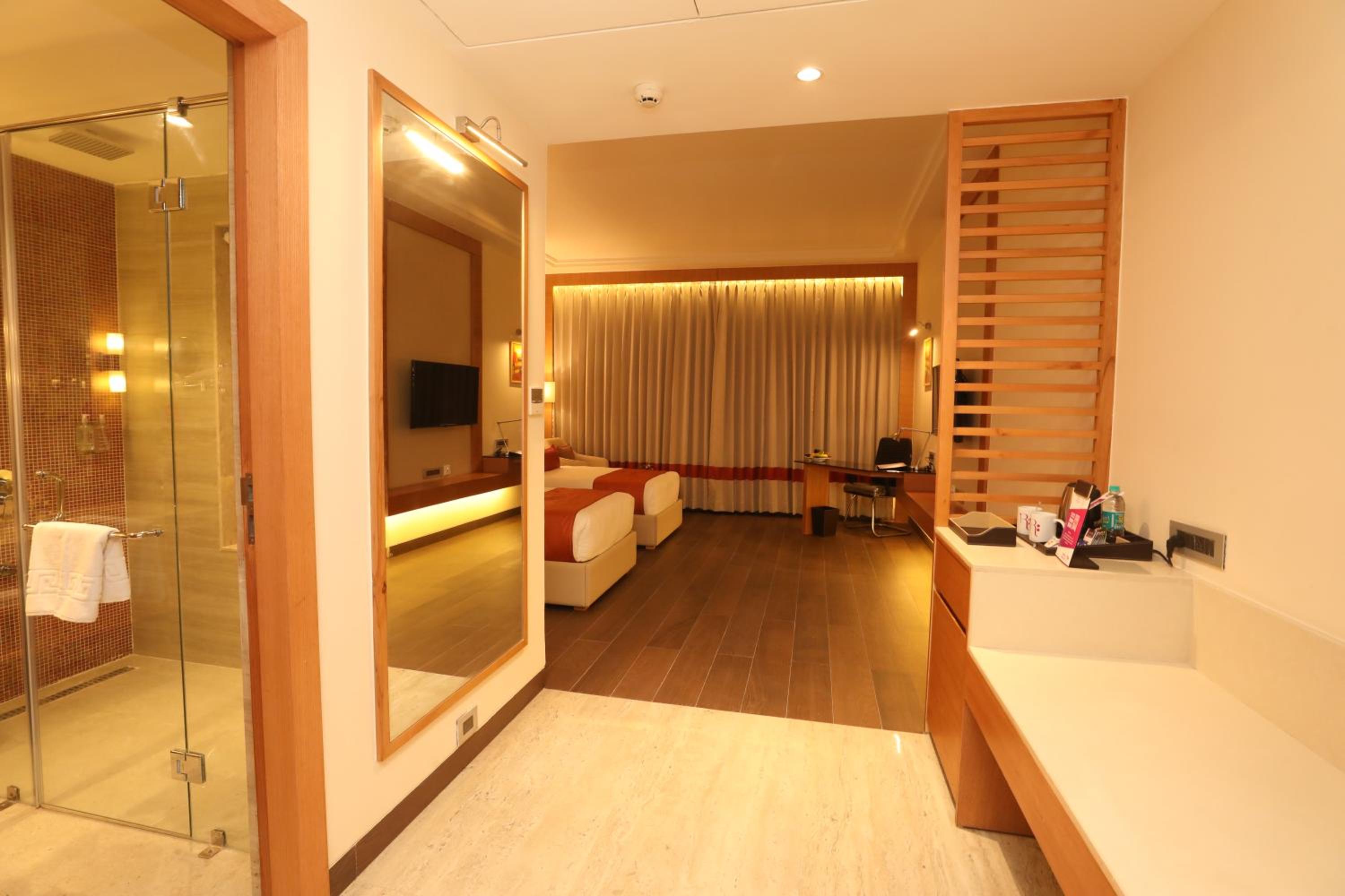 Executive King Bed Room Enjoy Happy Hour 1+1 mocktail IMFL timing 4-7 pm photo 3