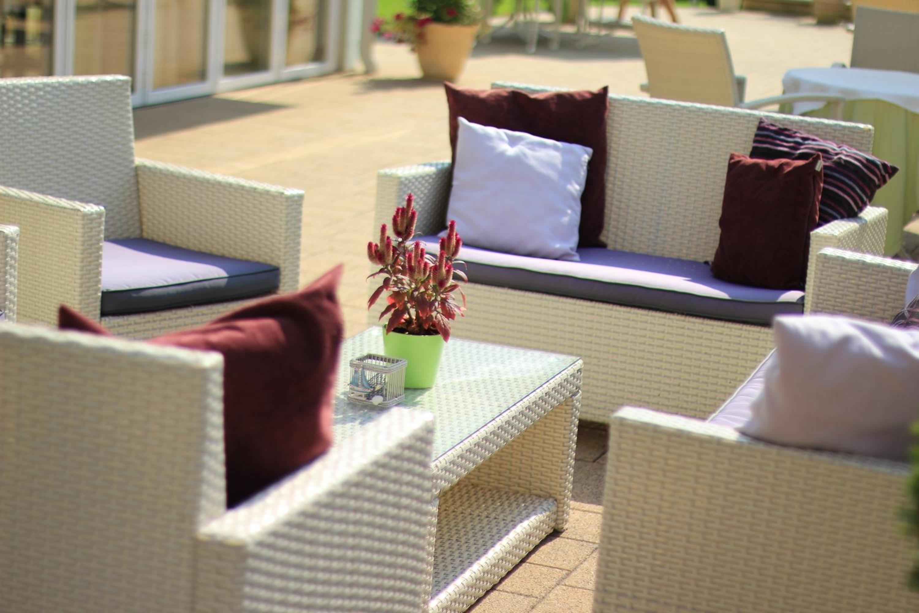 One-Bedroom Apartment with Balcony and Lake View photo 2