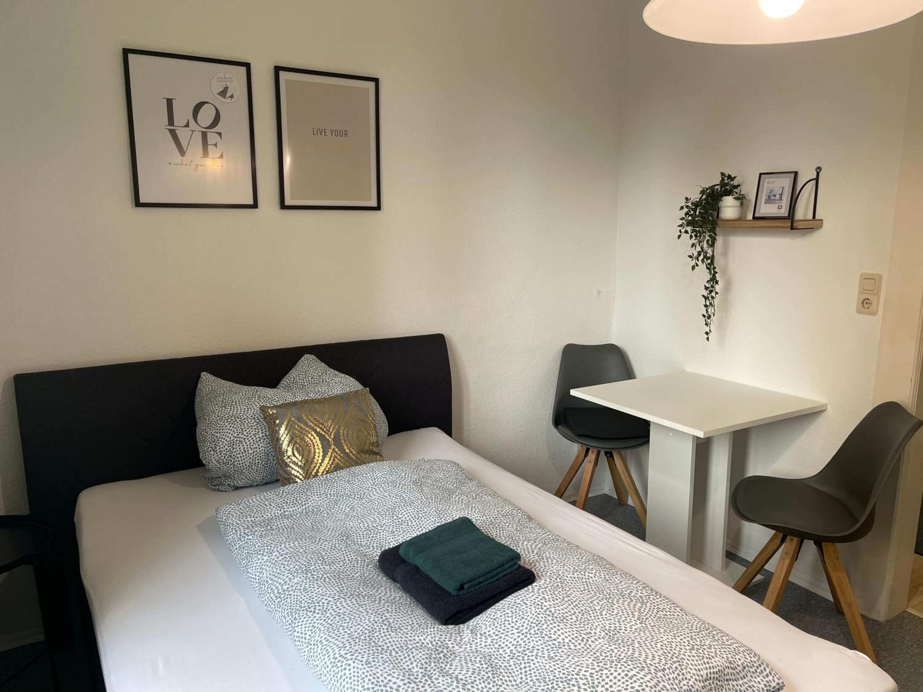 Double or Twin Room with Shared Bathroom photo 1