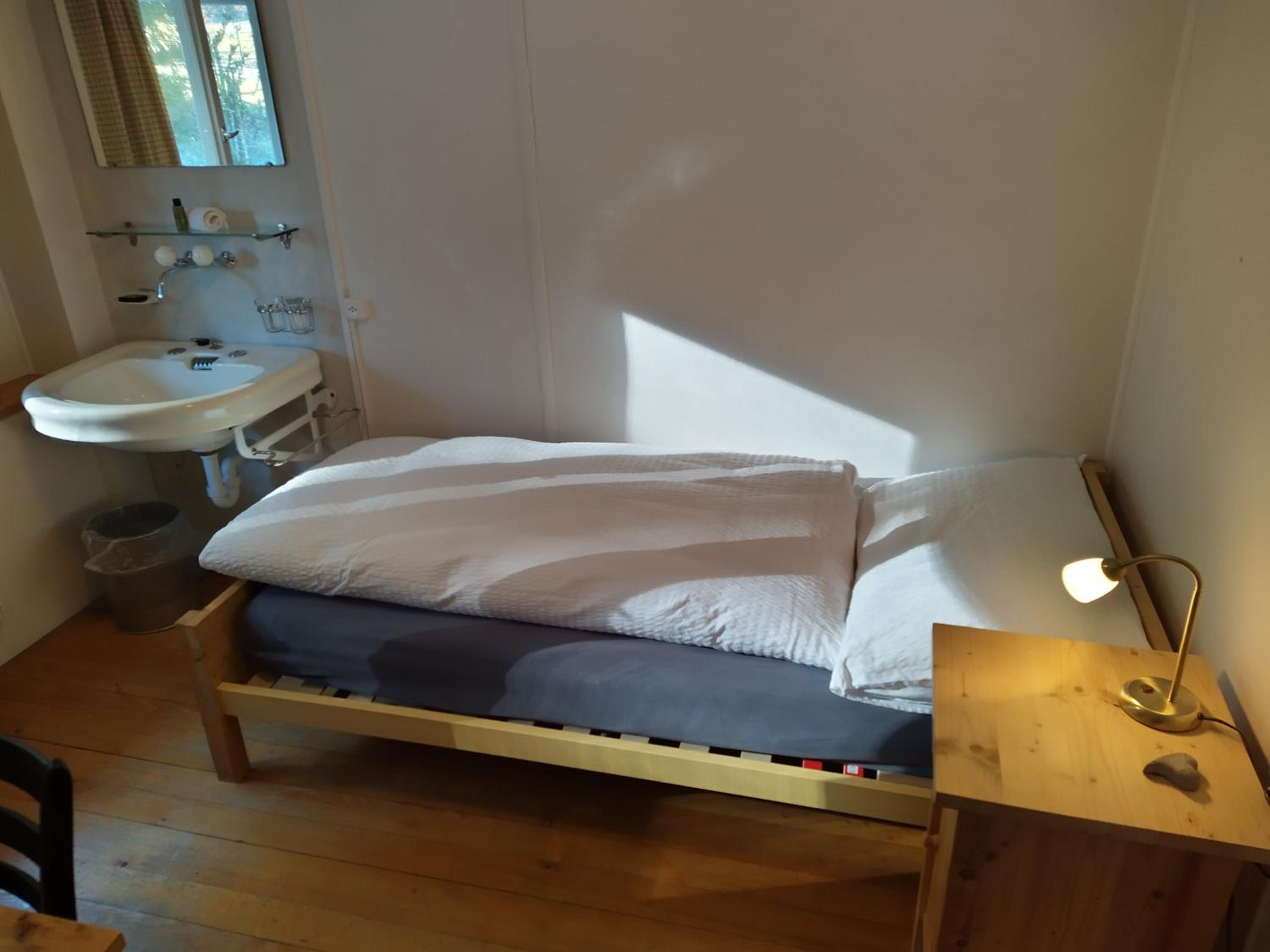 Single Room with Shared Bathroom photo 3