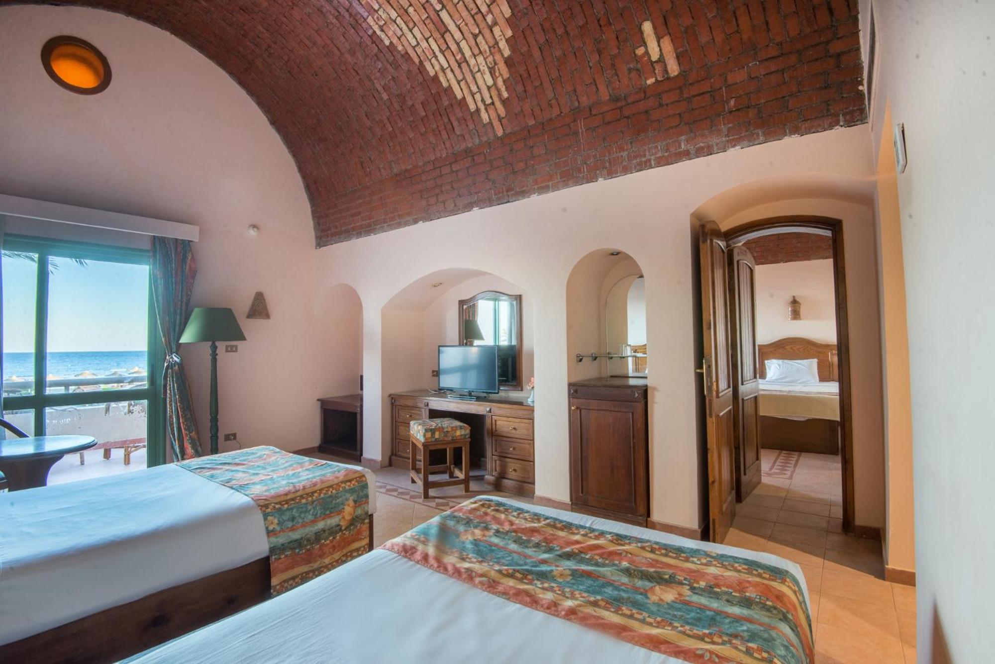 Standard Room thumbnail 6