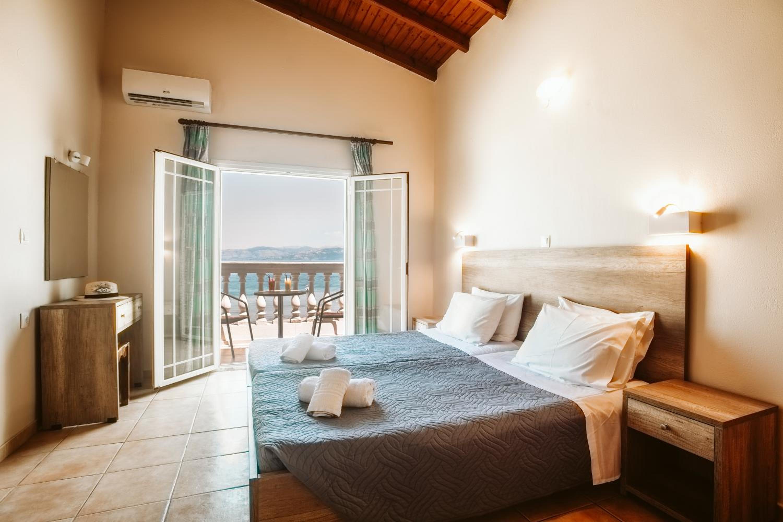Superior Triple Room with Sea View photo 2