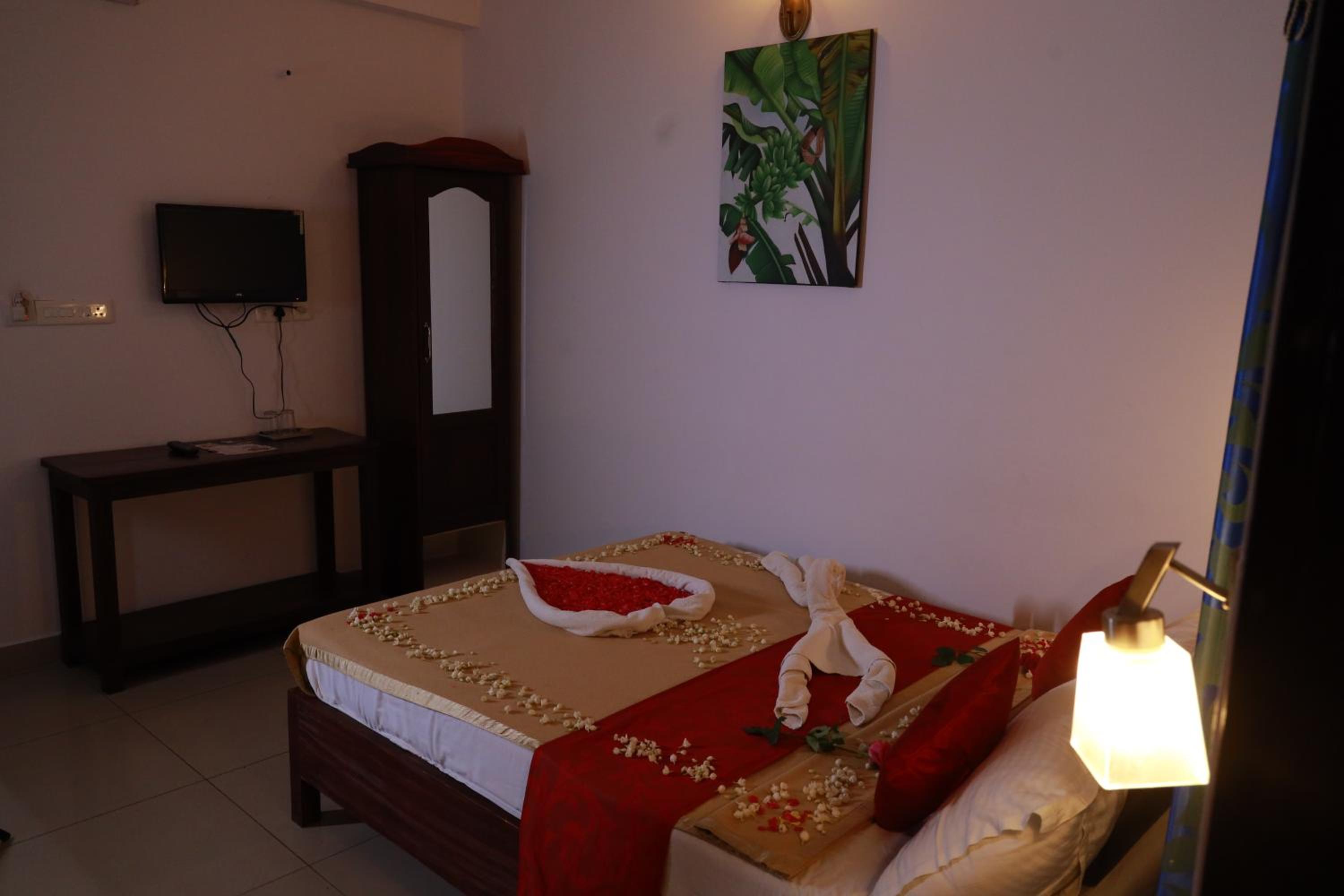 Deluxe Double Room - Photo 14