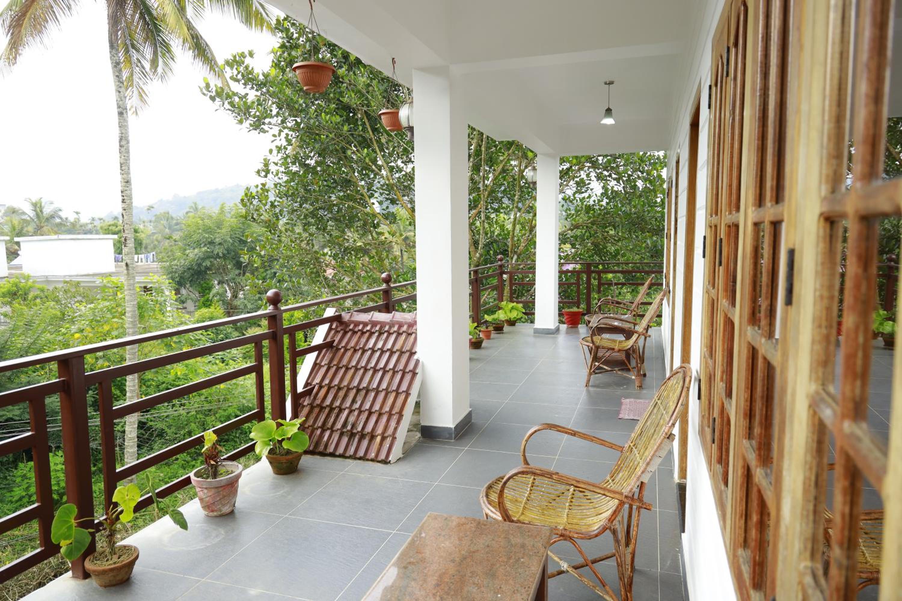 Deluxe Double Room - Photo 11