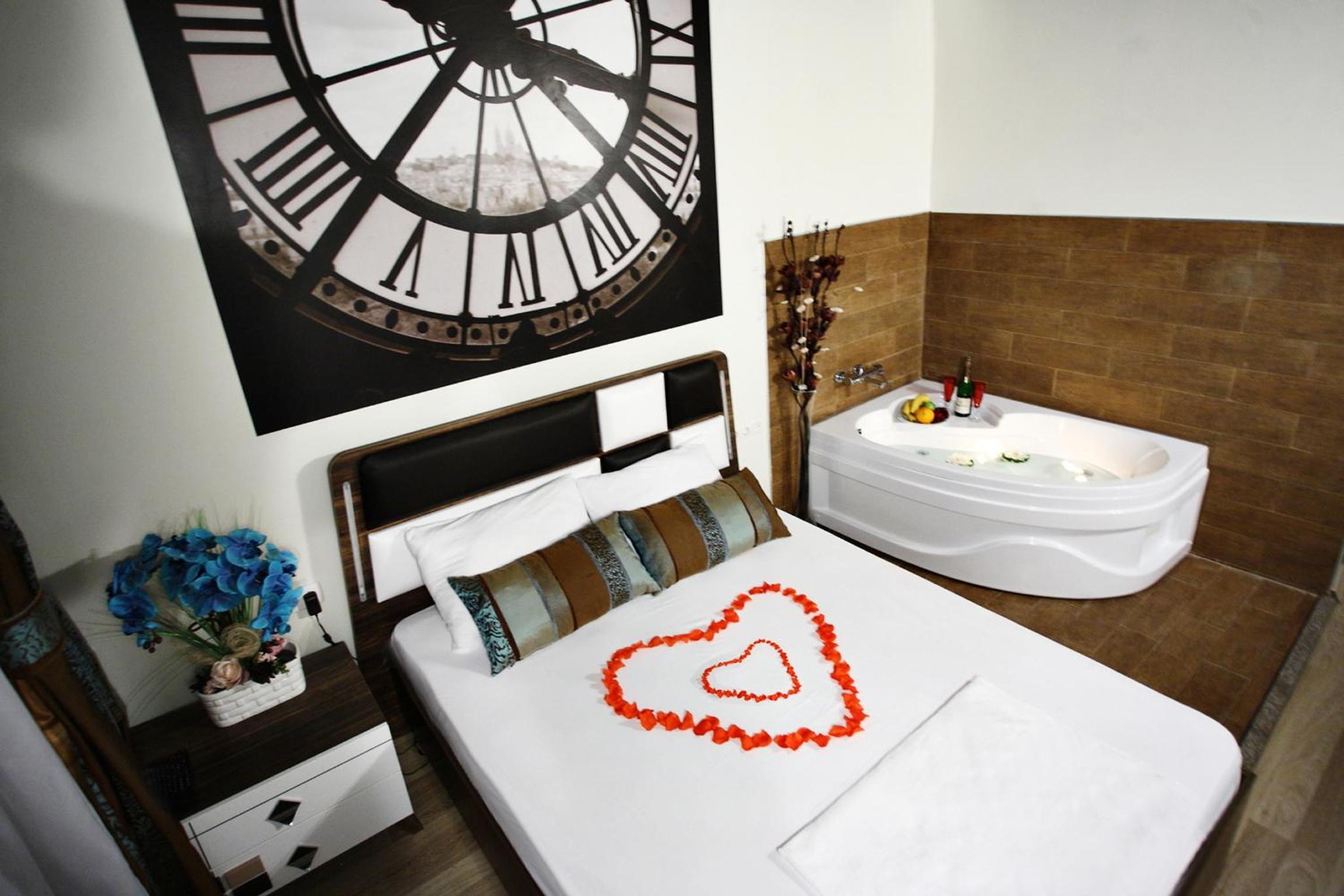 Queen Room with Spa Bath photo 2