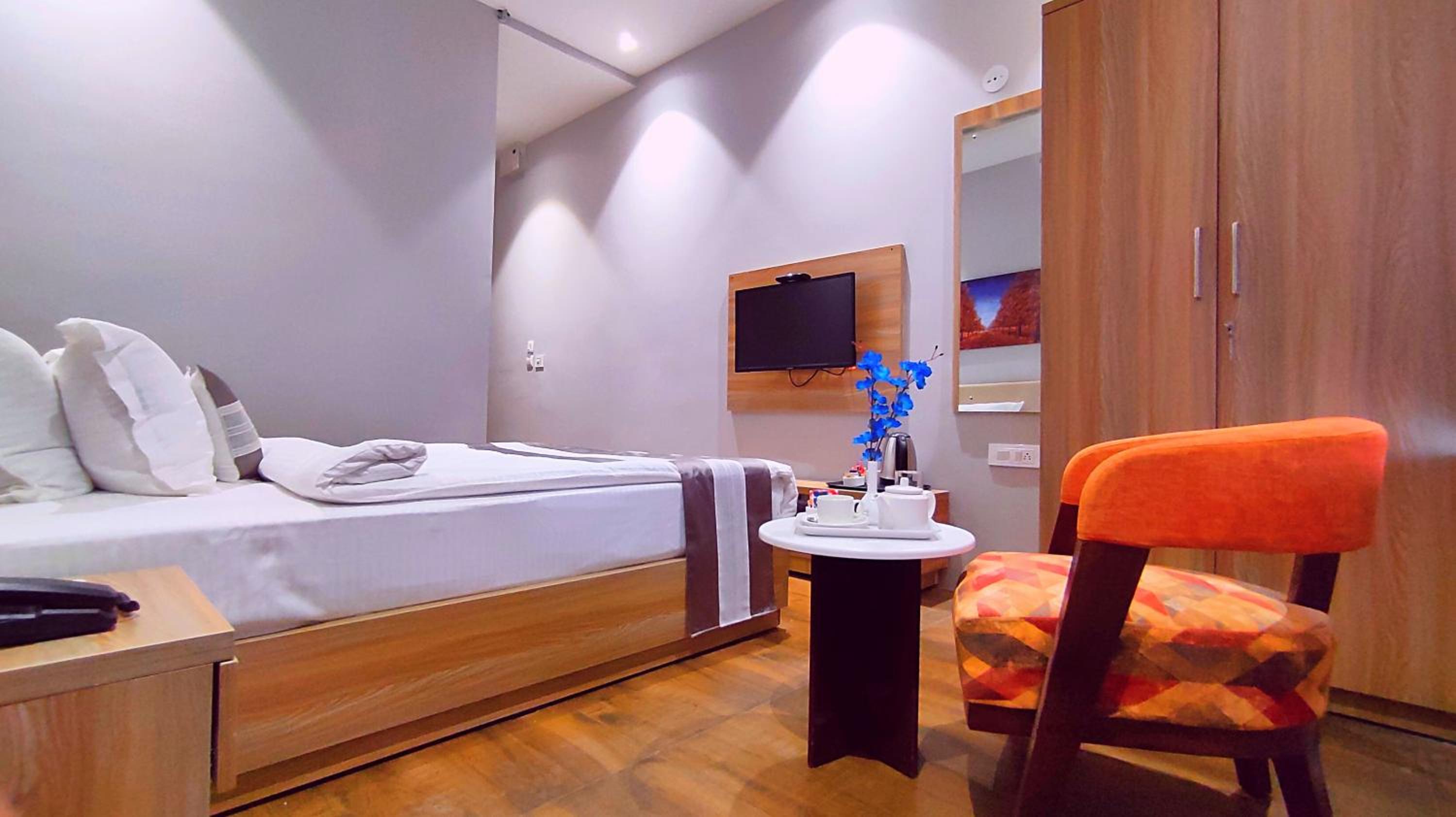 Deluxe Room - Photo 7