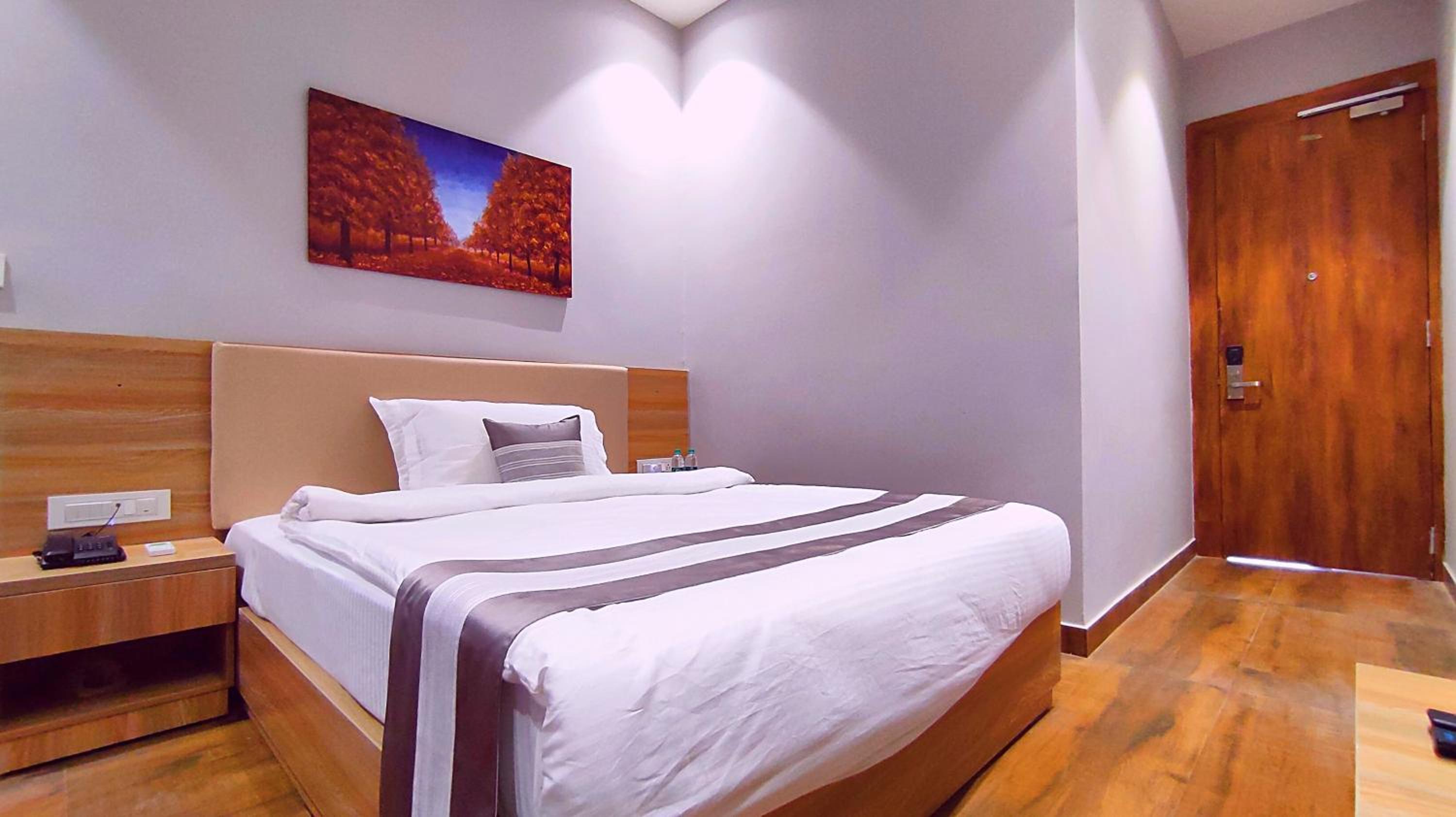 Deluxe Room - Photo 9