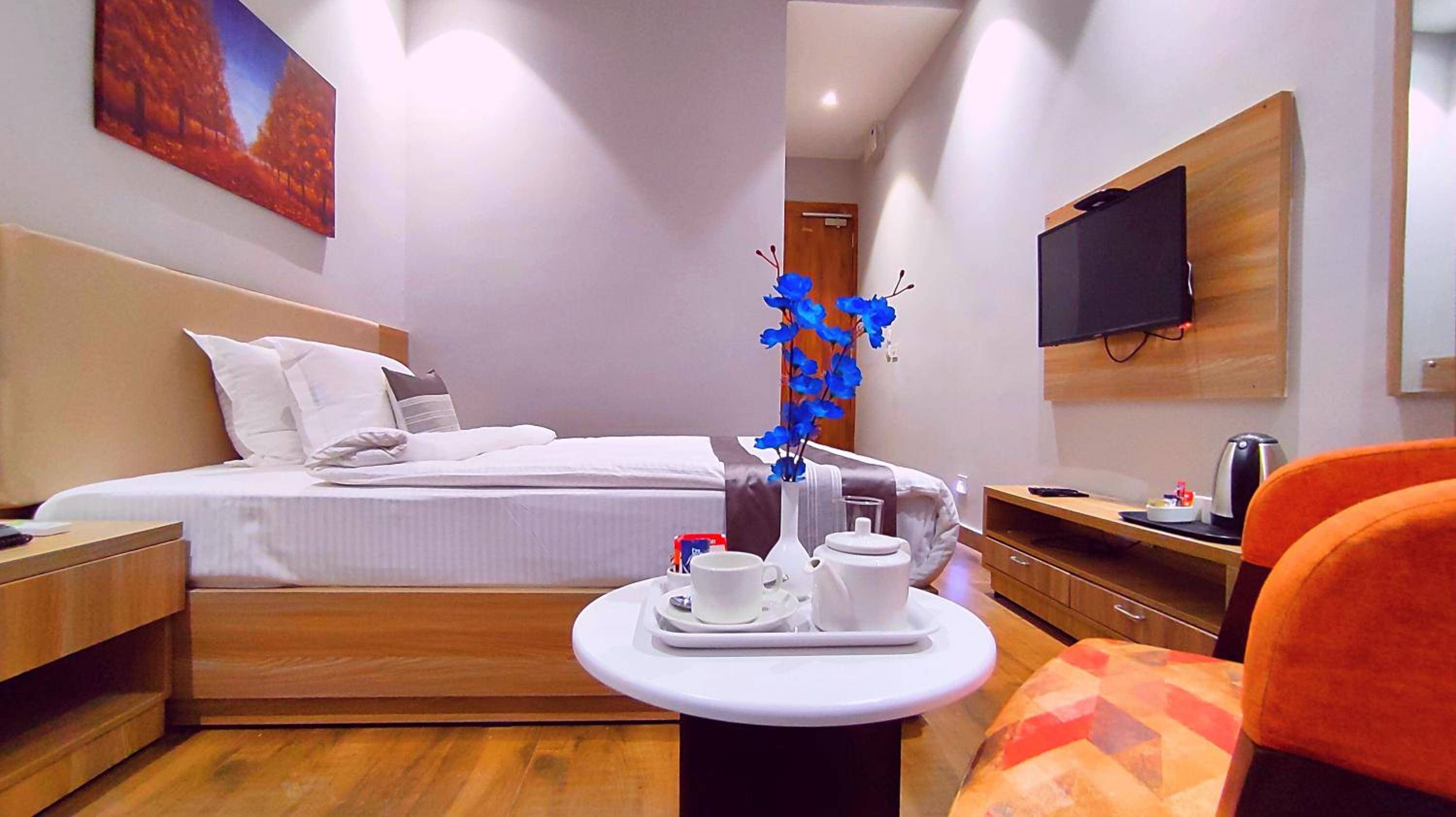 Deluxe Room - Photo 8