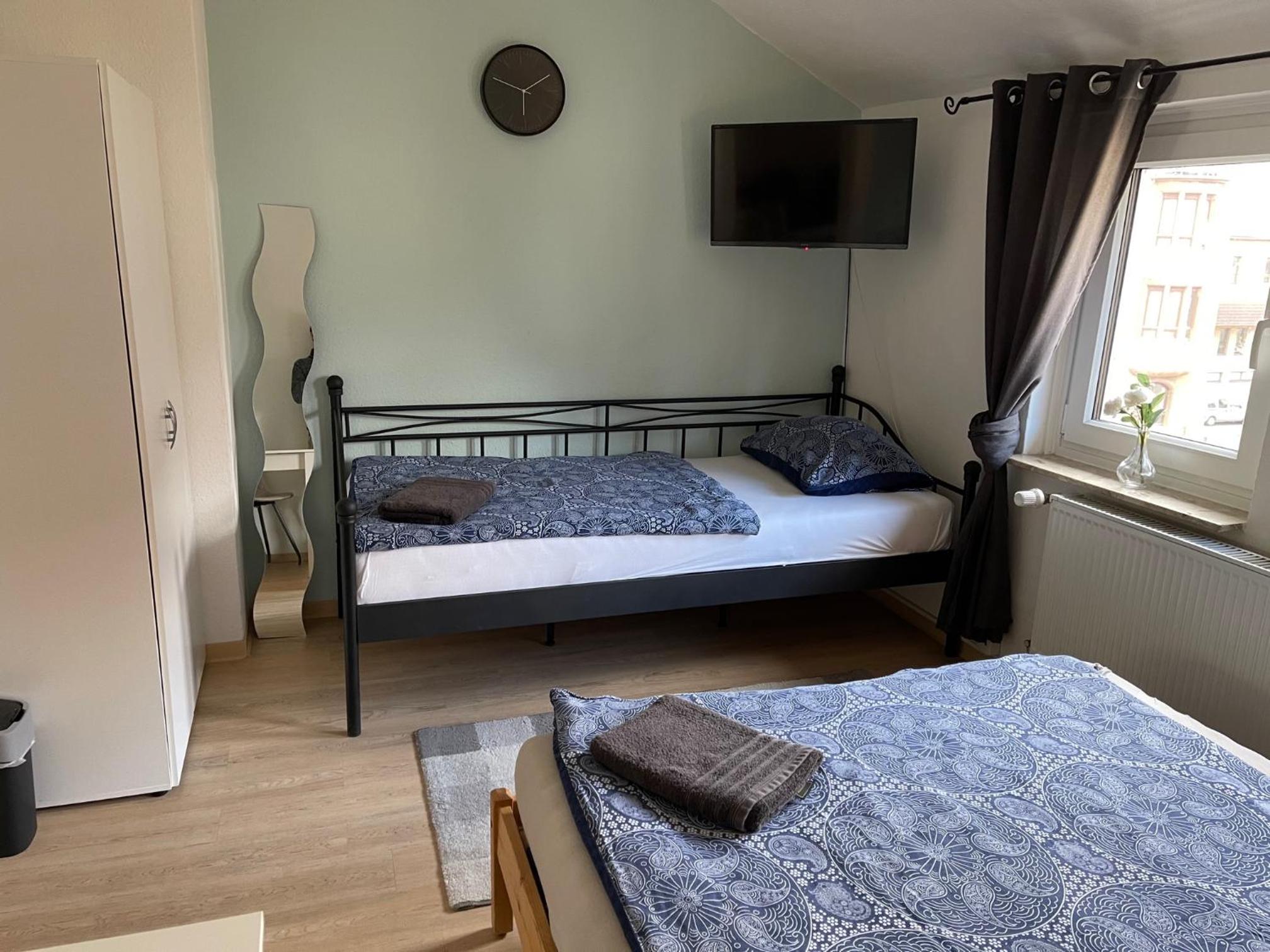 Double Room with Shared Bathroom photo 2