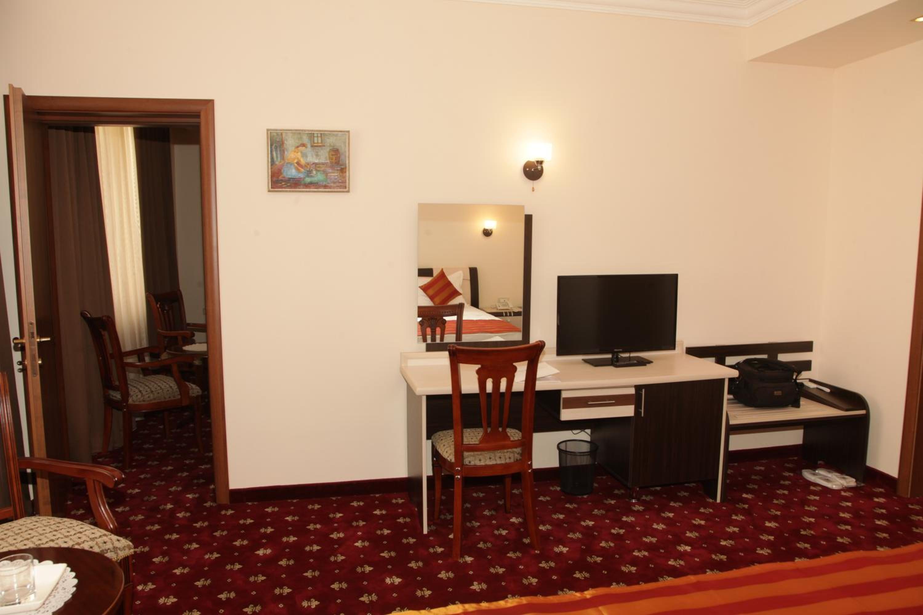 Family Room photo 3