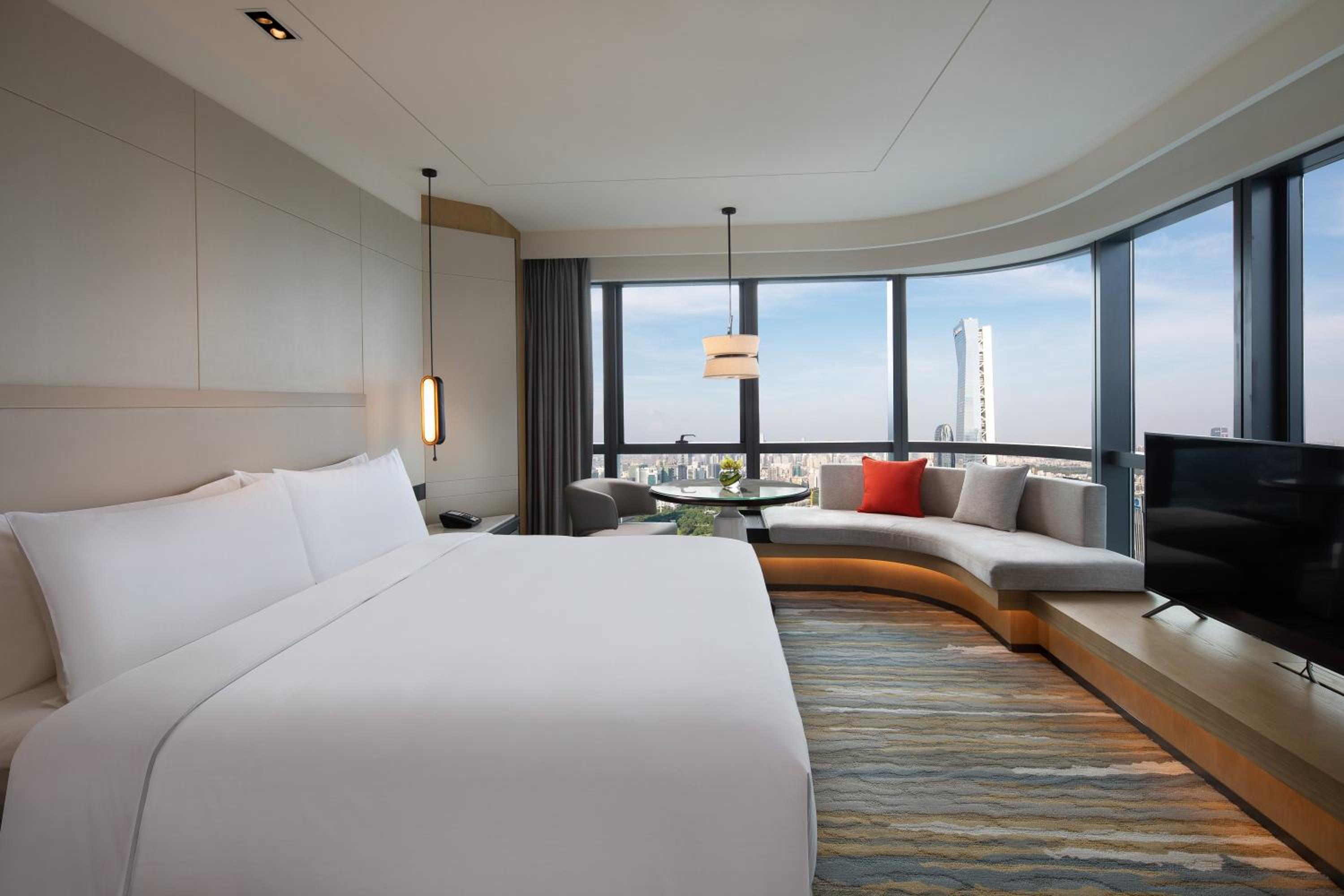 Standard King Room with City View - Photo 7