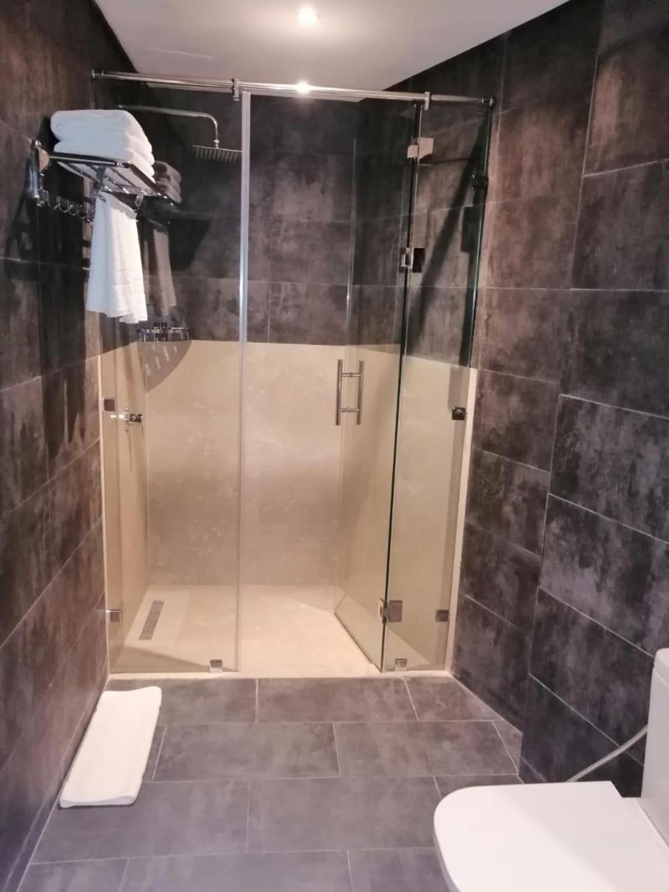 Double Room - Photo 8