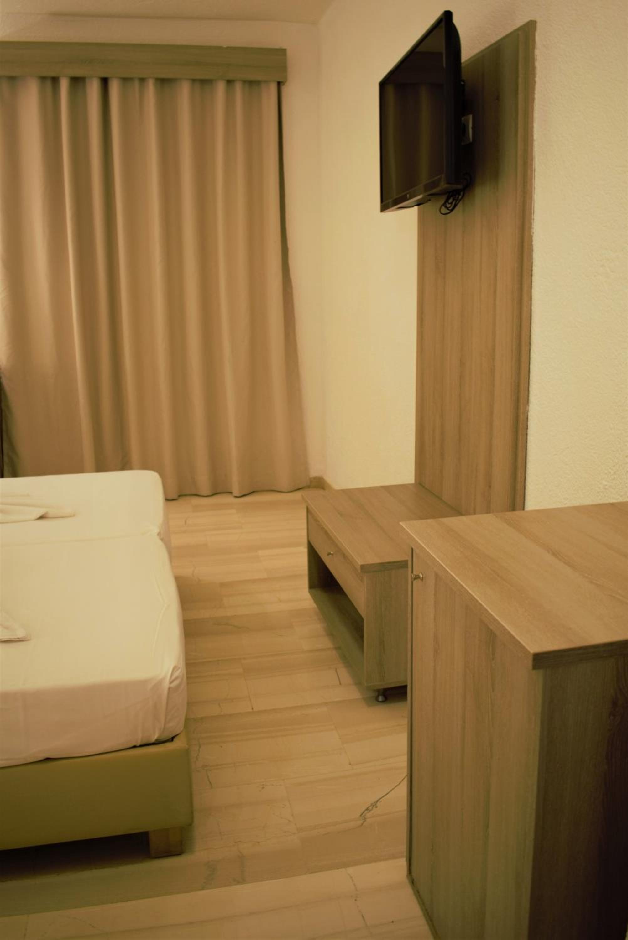 Standard Twin Room - Photo 2