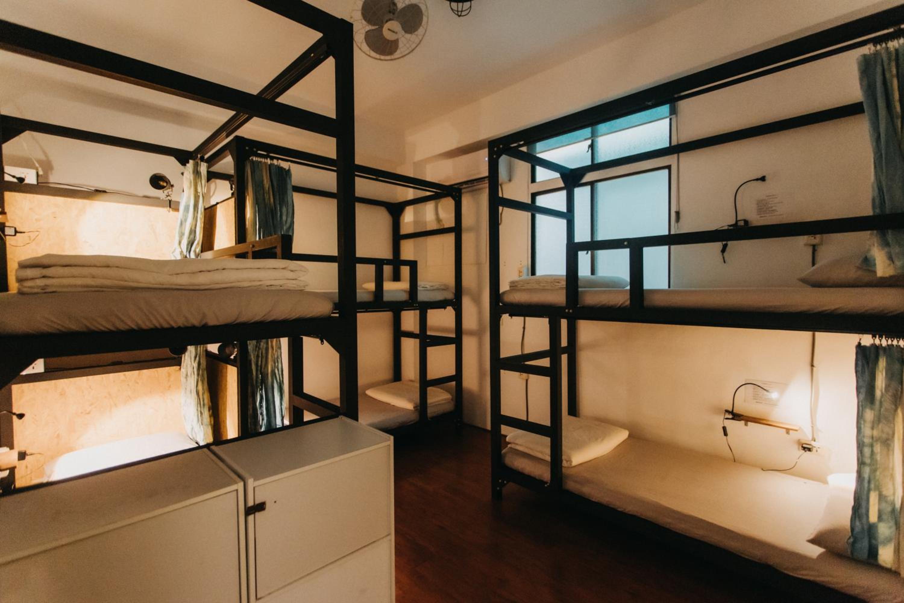 6-Bed Mixed Dormitory Room photo 3