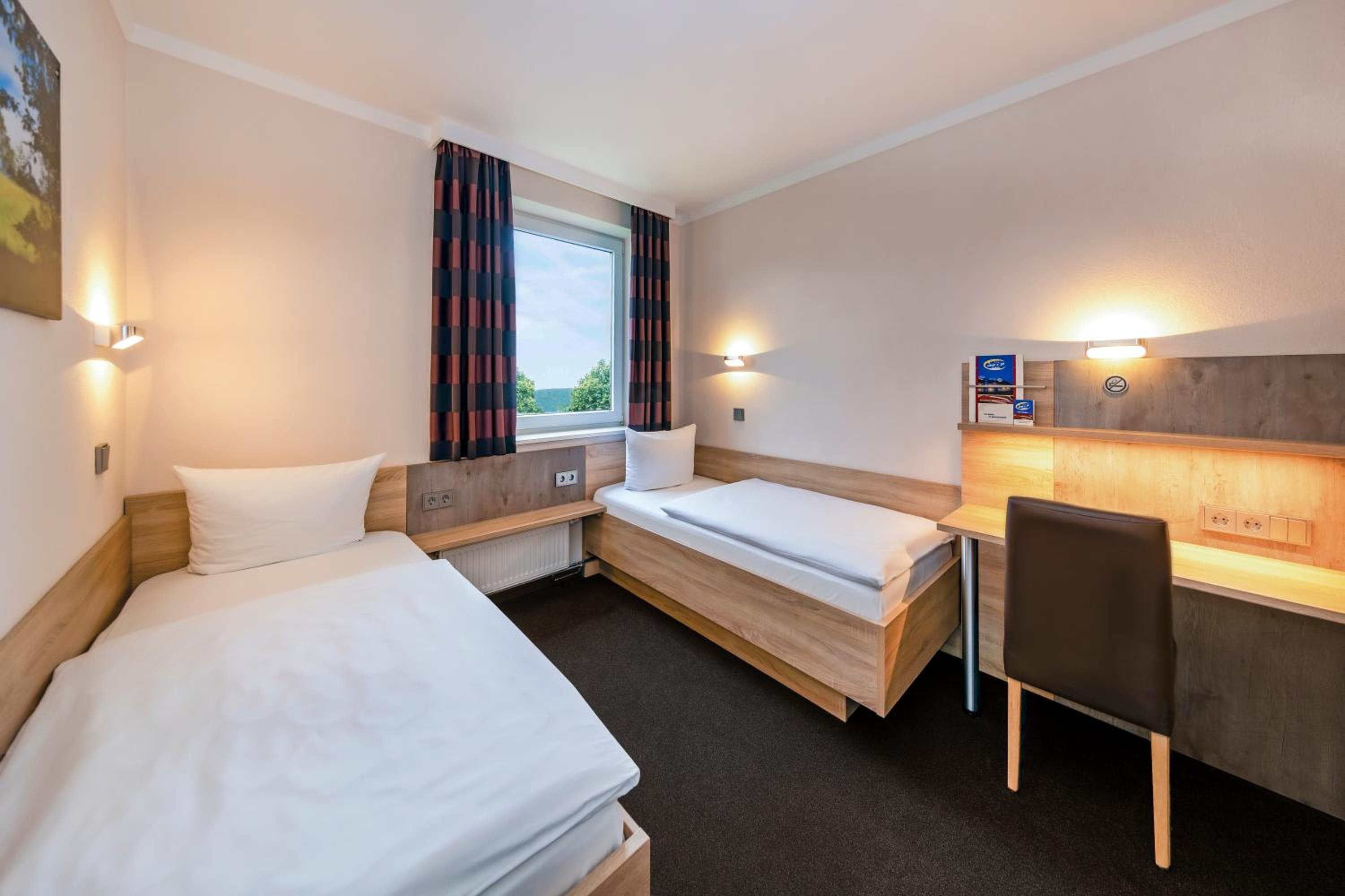 Twin Room - Photo 2
