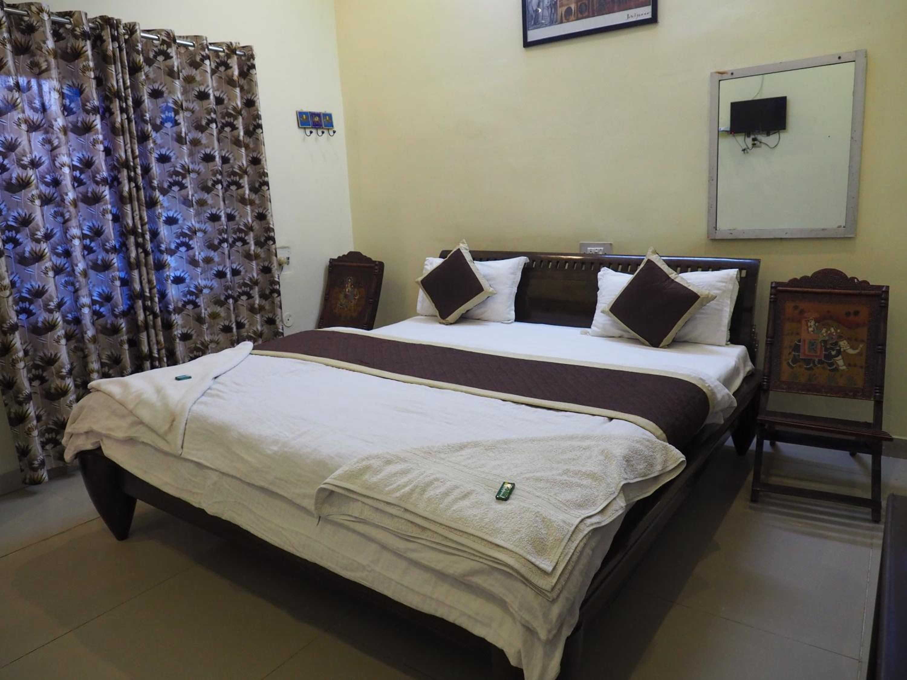 Deluxe Double Room (2 Adults + 1 Child) photo 1