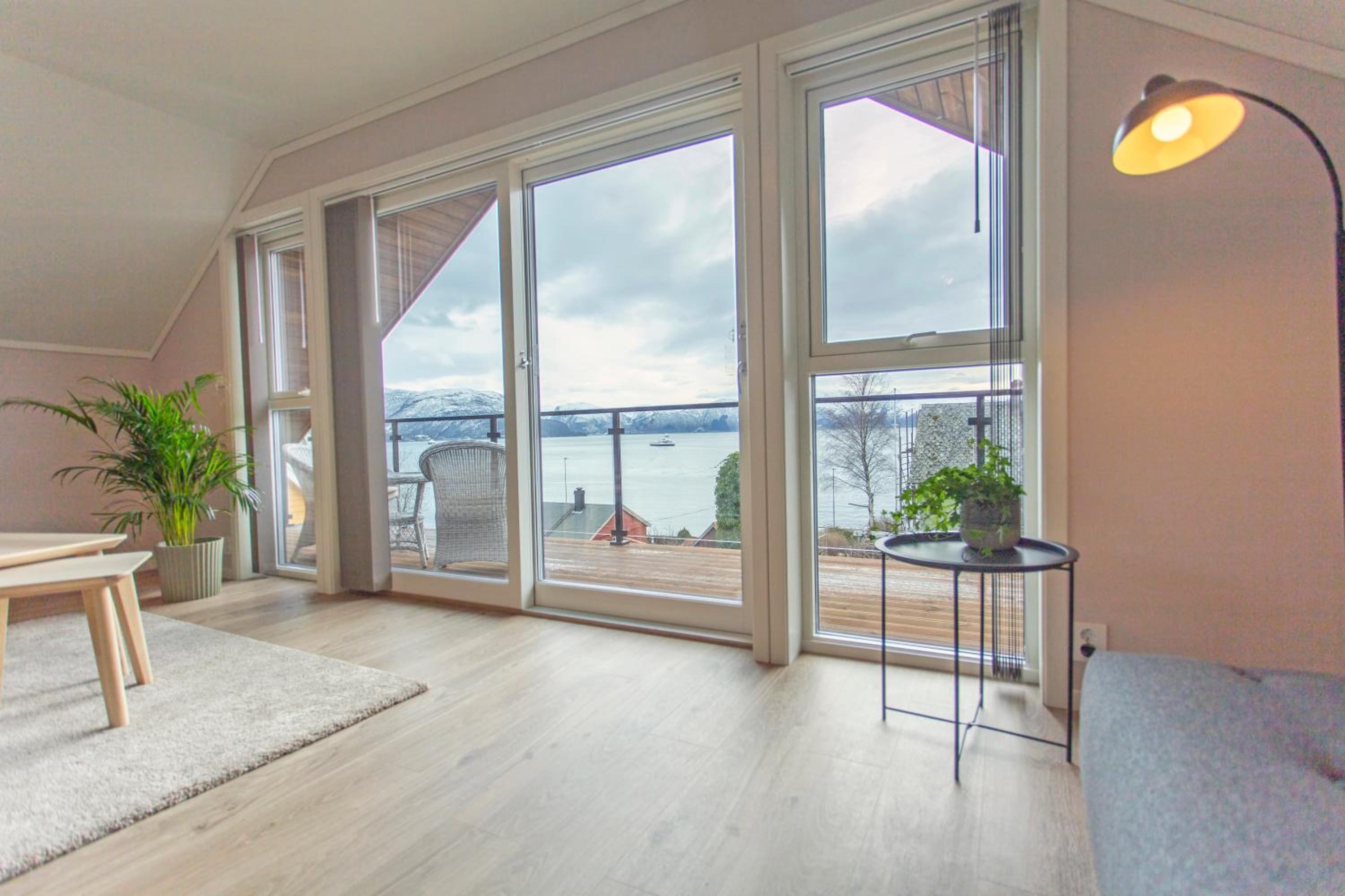 Apartment with Sea View - Photo 4