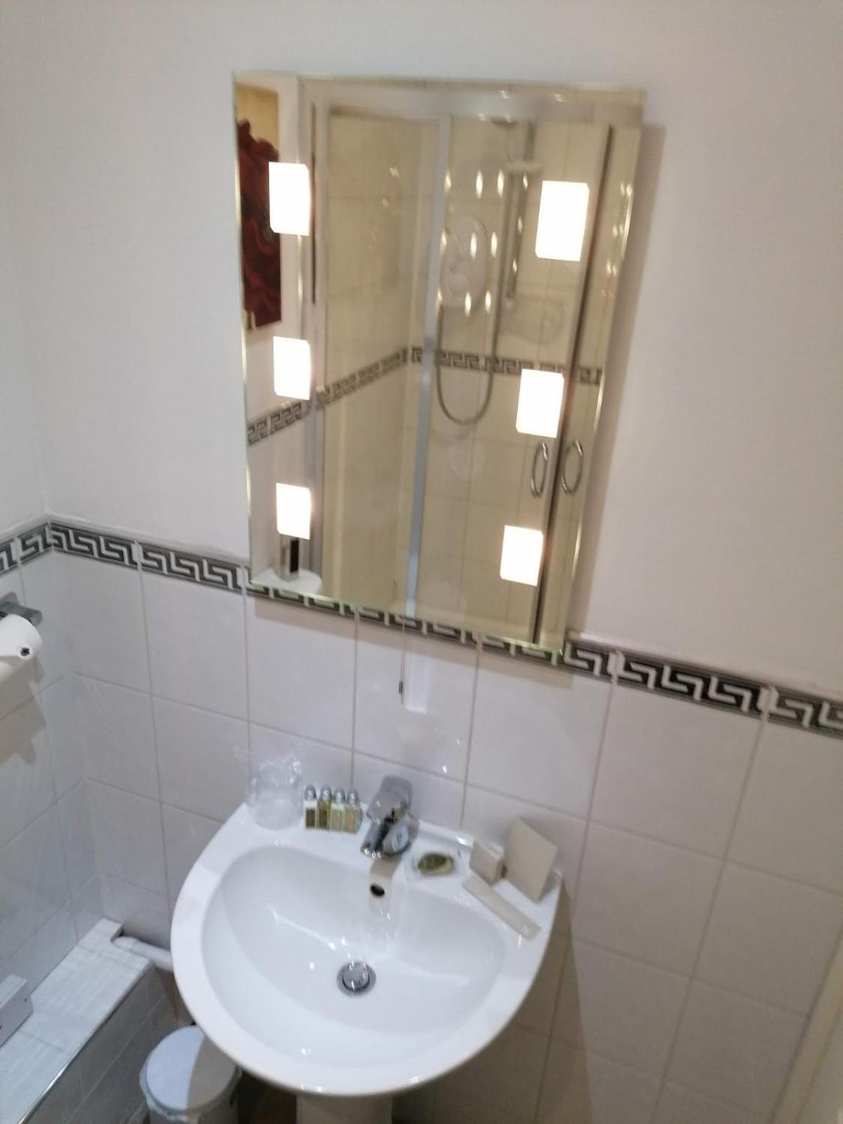 Large Single Room photo 2