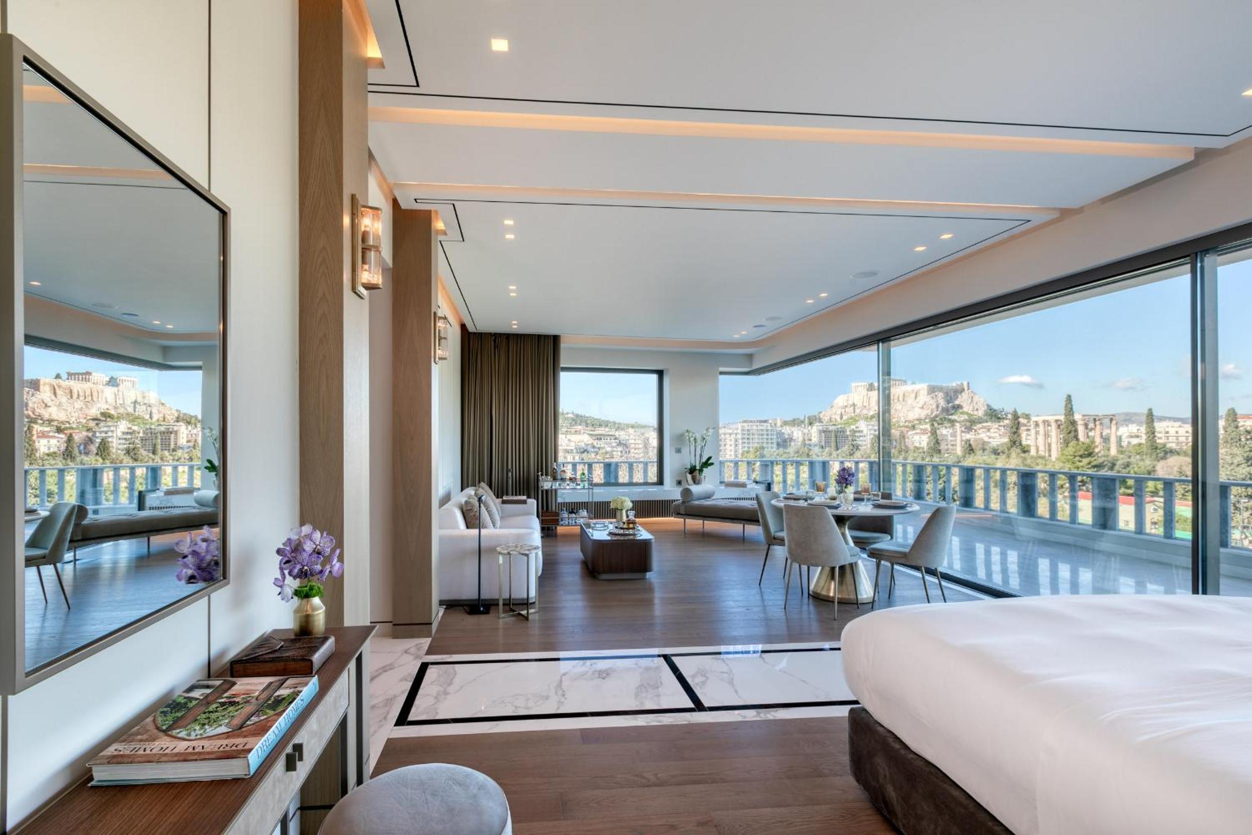 King Suite with Balcony photo 2